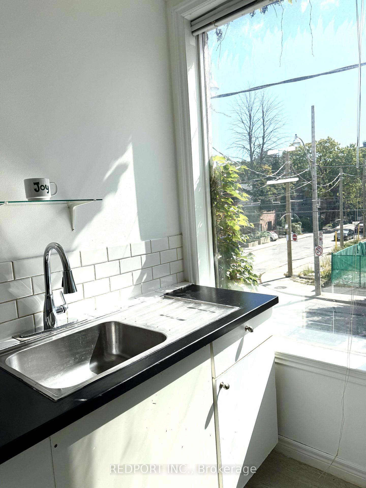 Photo 3 of Unit 1, 406 Dundas Street E, Toronto, Moss Park — HOMEH