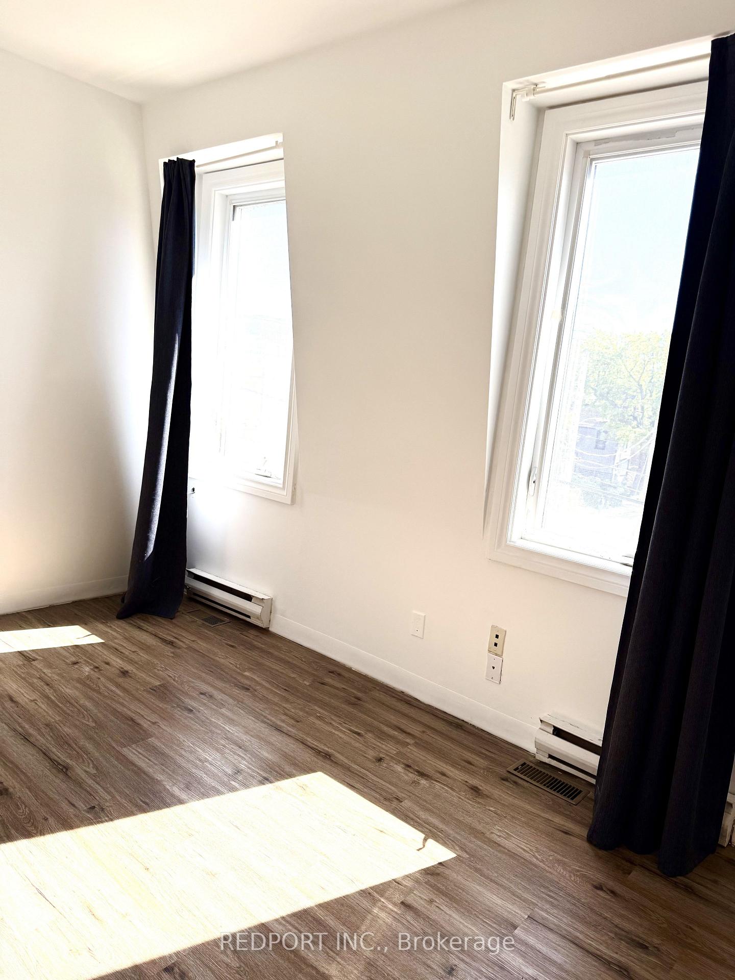Photo 8 of Unit 1, 406 Dundas Street E, Toronto, Moss Park — HOMEH