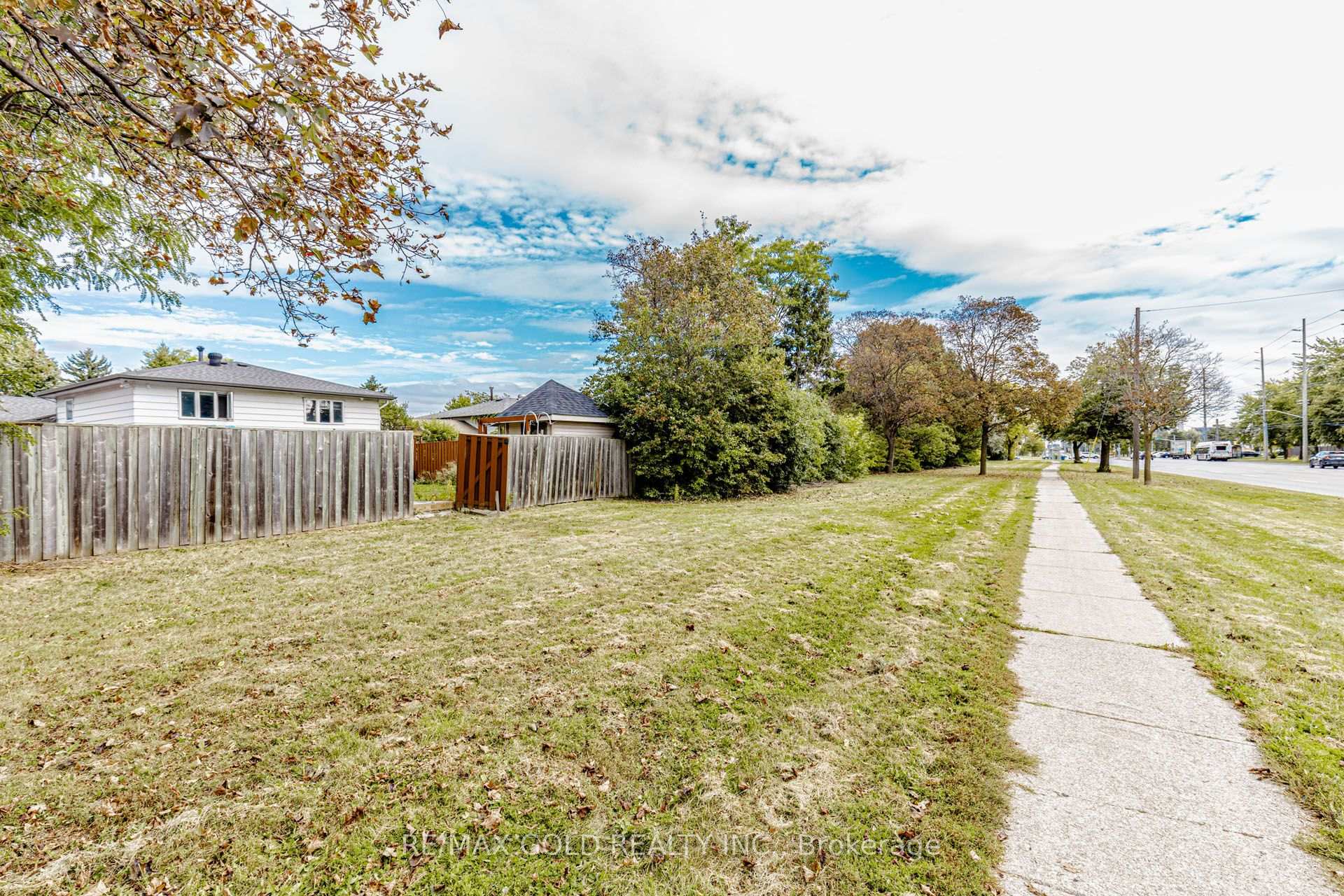 Photo 17 of 30 Grassmere Crescent, Brampton, Northgate — HOMEH