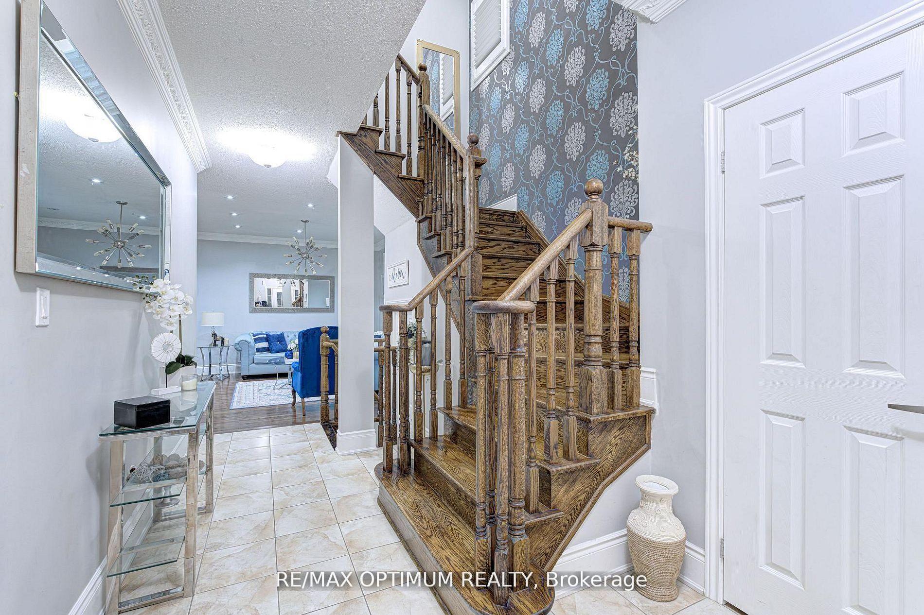 Photo 6 of 19 Teal Crest Circle, Brampton, Credit Valley — HOMEH