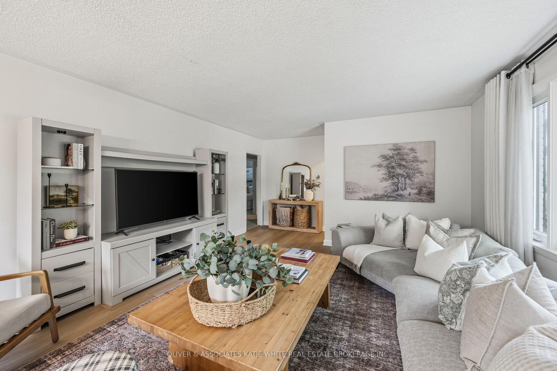 Photo 5 of 371 Reynolds Road, London, South B — HOMEH