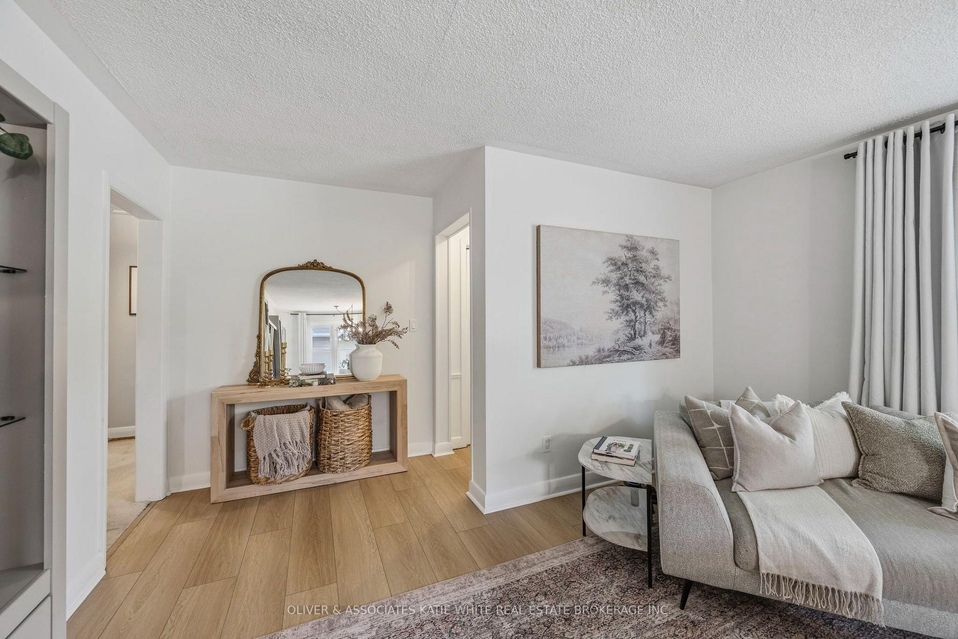 Photo 6 of 371 Reynolds Road, London, South B — HOMEH
