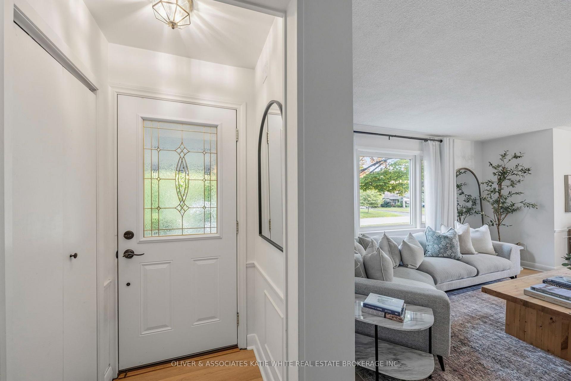 Photo 7 of 371 Reynolds Road, London, South B — HOMEH
