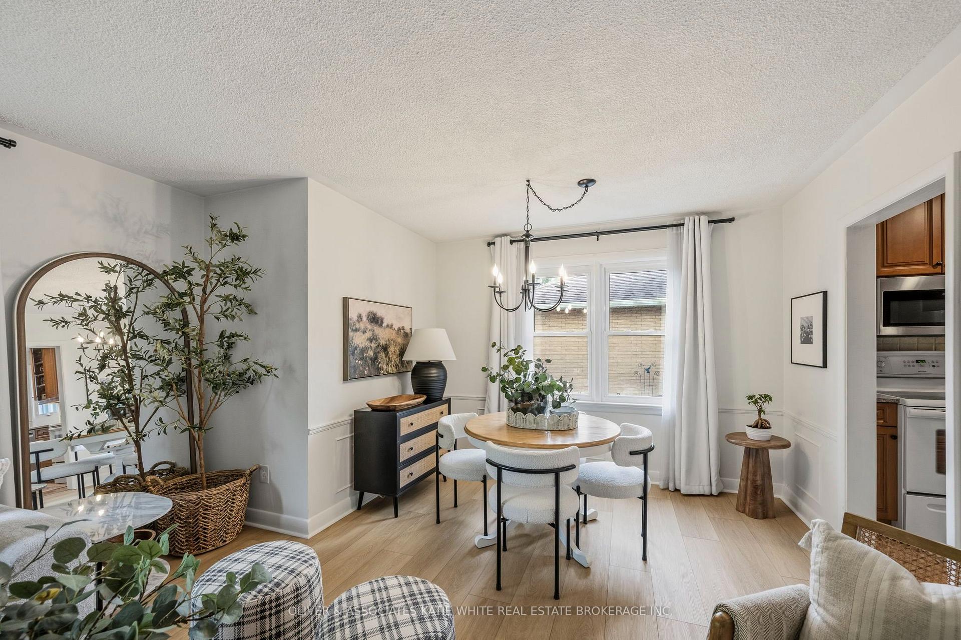 Photo 8 of 371 Reynolds Road, London, South B — HOMEH
