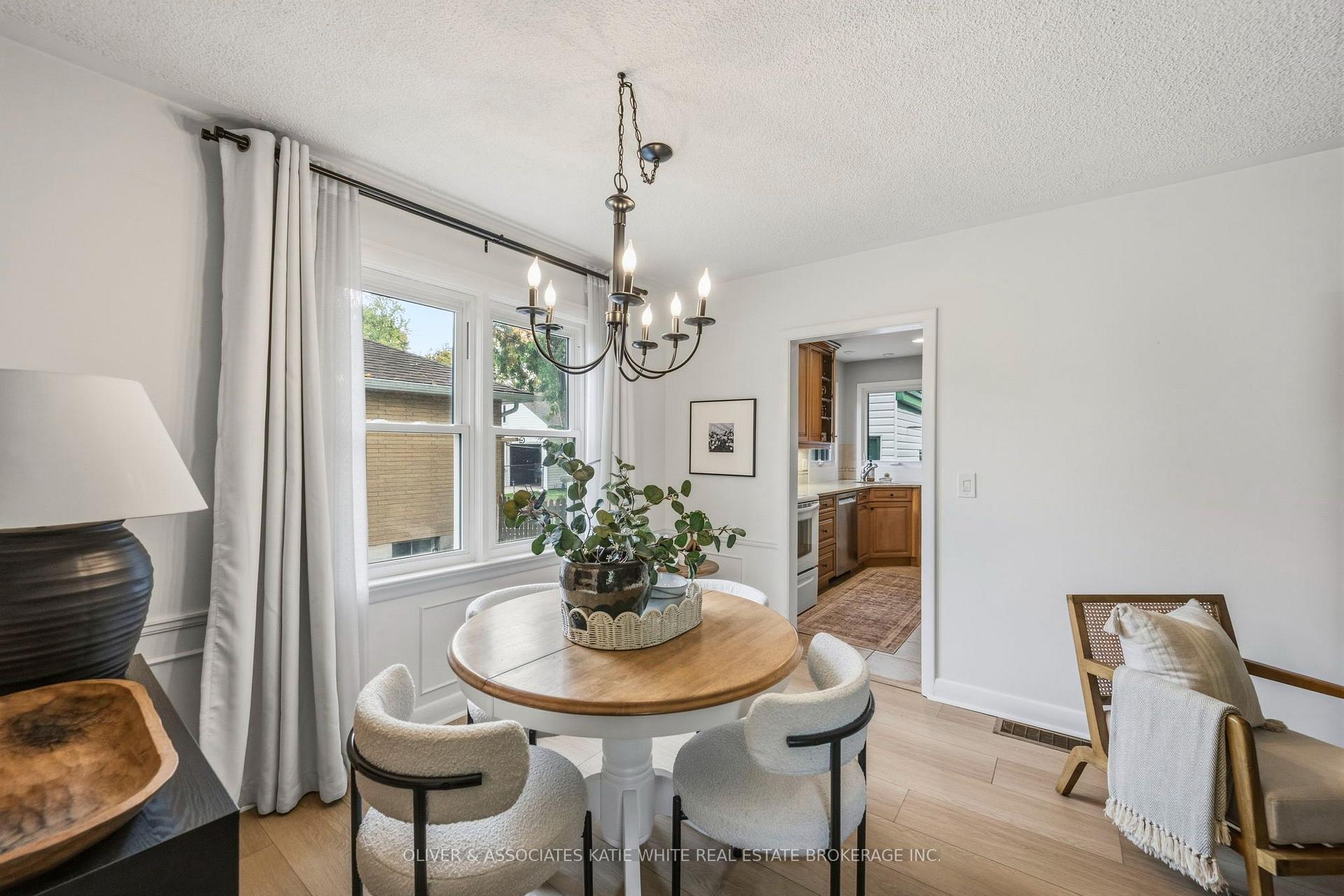 Photo 9 of 371 Reynolds Road, London, South B — HOMEH
