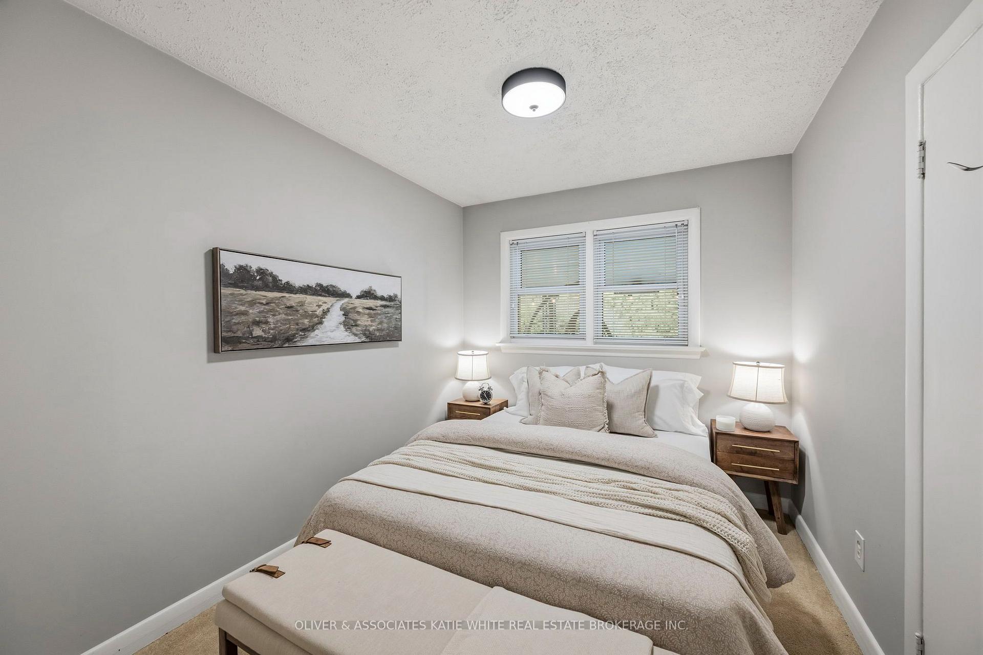 Photo 15 of 371 Reynolds Road, London, South B — HOMEH