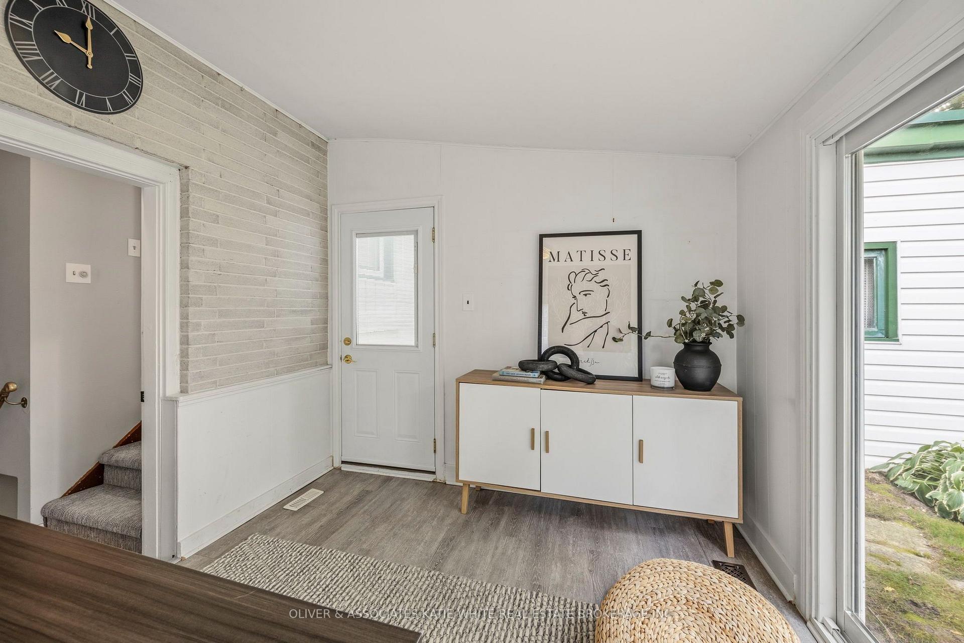 Photo 18 of 371 Reynolds Road, London, South B — HOMEH