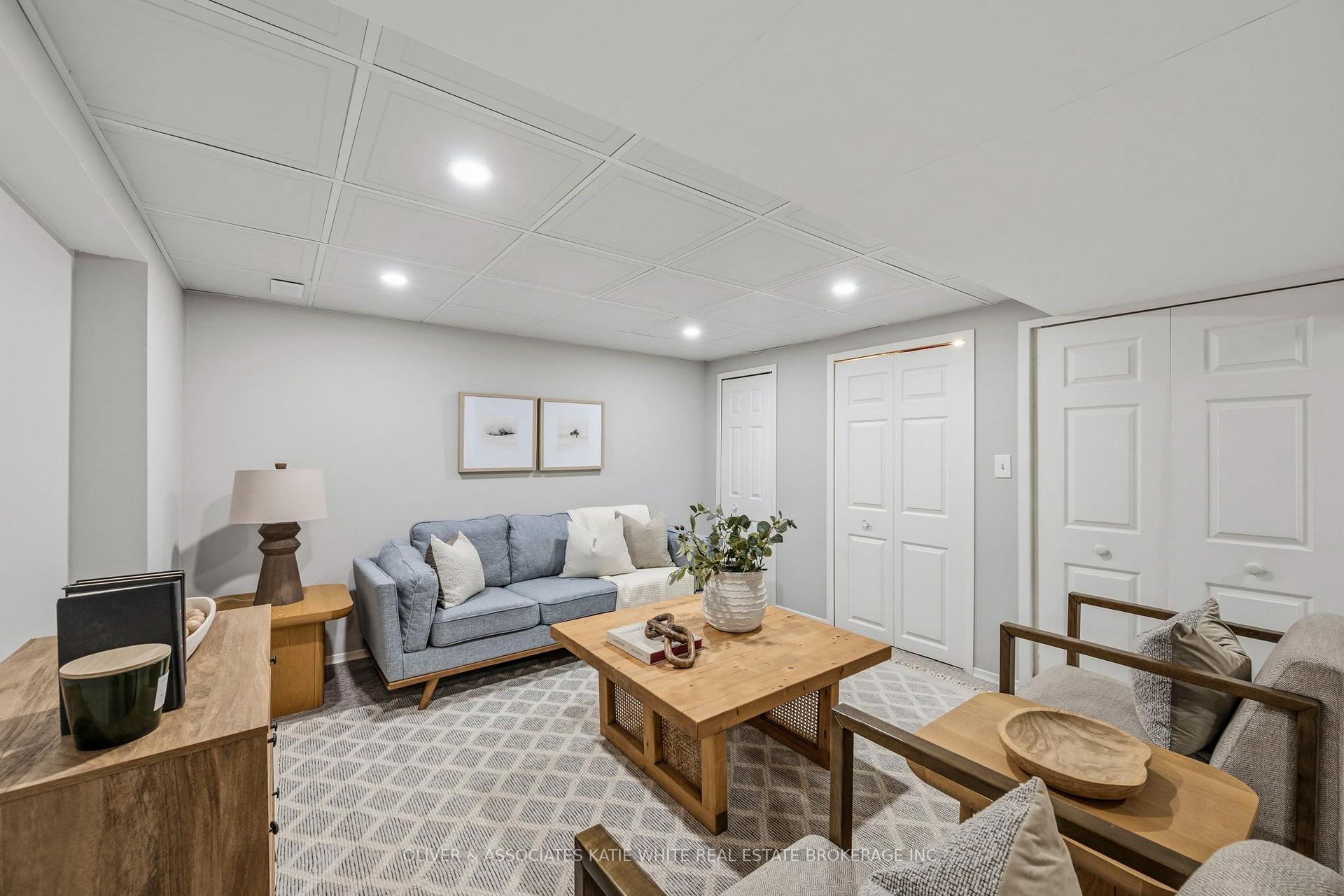 Photo 19 of 371 Reynolds Road, London, South B — HOMEH