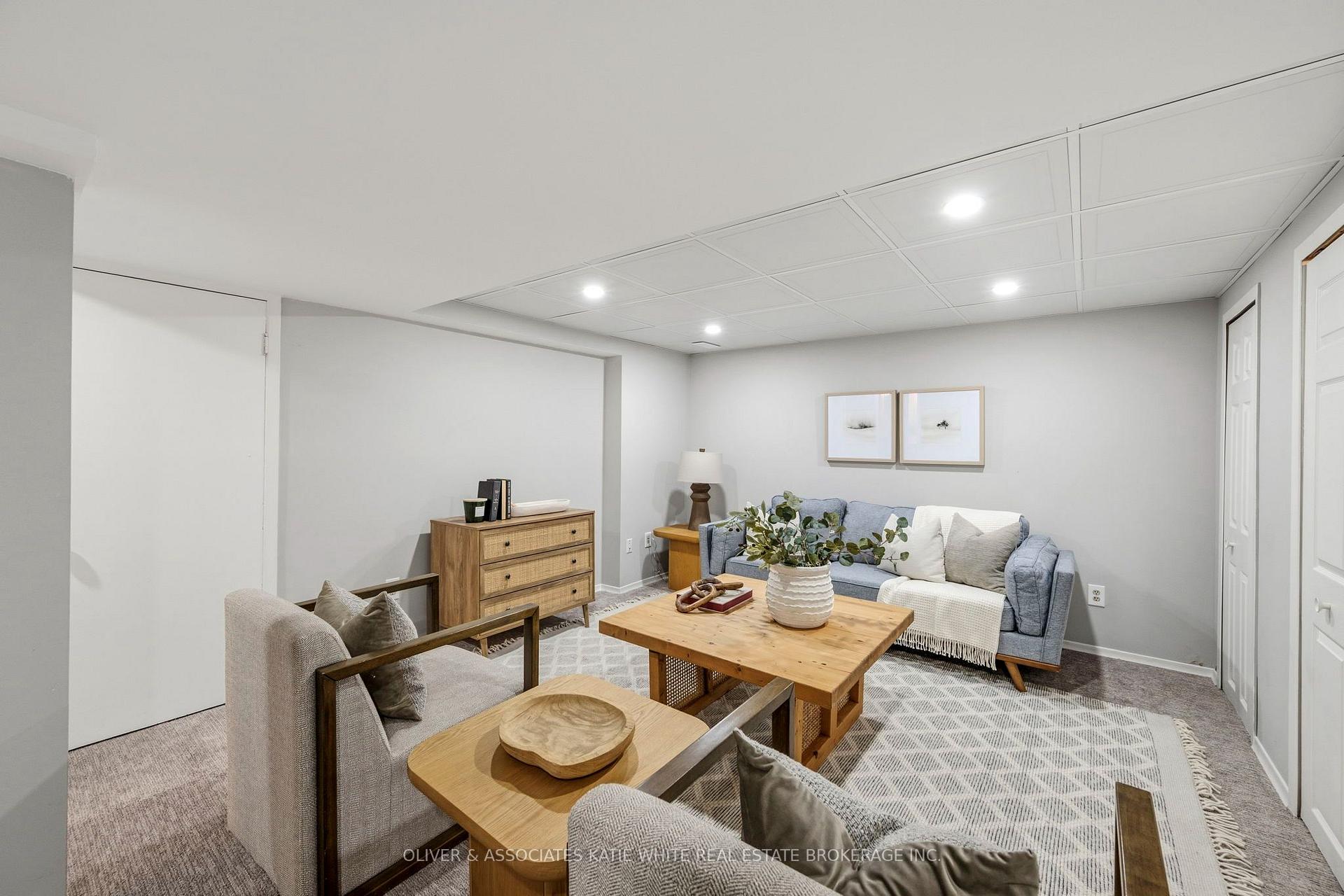 Photo 20 of 371 Reynolds Road, London, South B — HOMEH