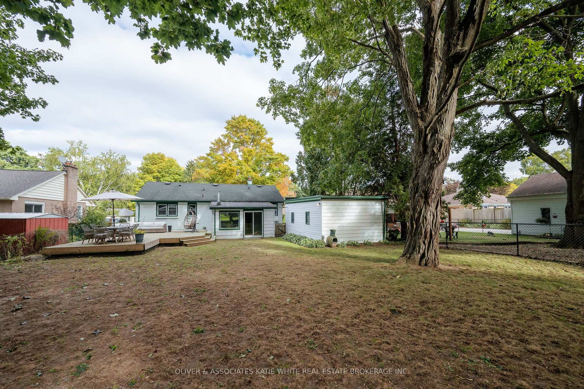 Photo 23 of 371 Reynolds Road, London, South B — HOMEH