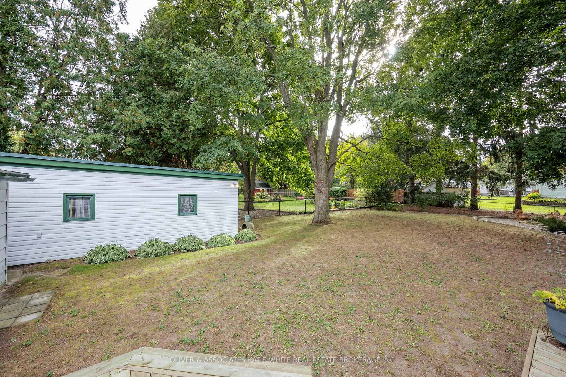 Photo 29 of 371 Reynolds Road, London, South B — HOMEH