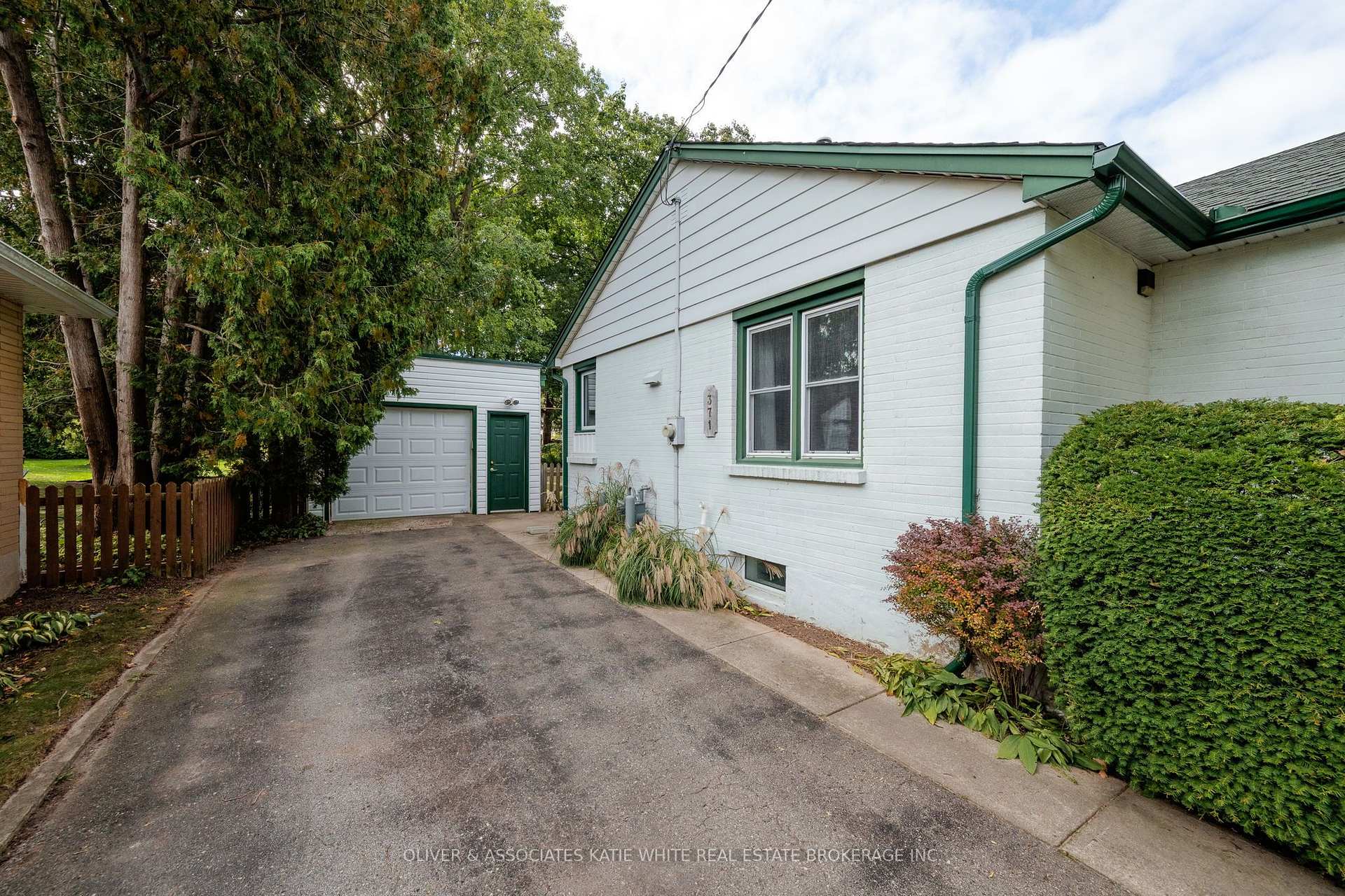Photo 31 of 371 Reynolds Road, London, South B — HOMEH