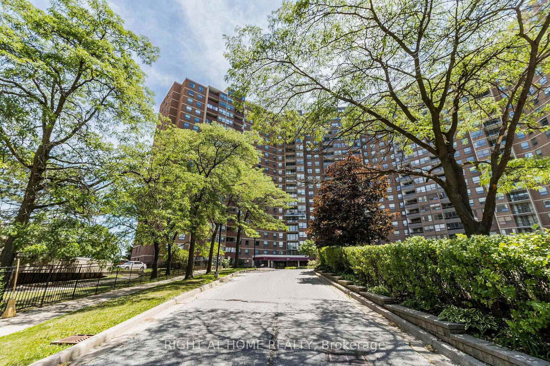 Photo 1 of Unit 2010, 627 The West Mall, Etobicoke, Eringate-Centennial-West Deane — HOMEH