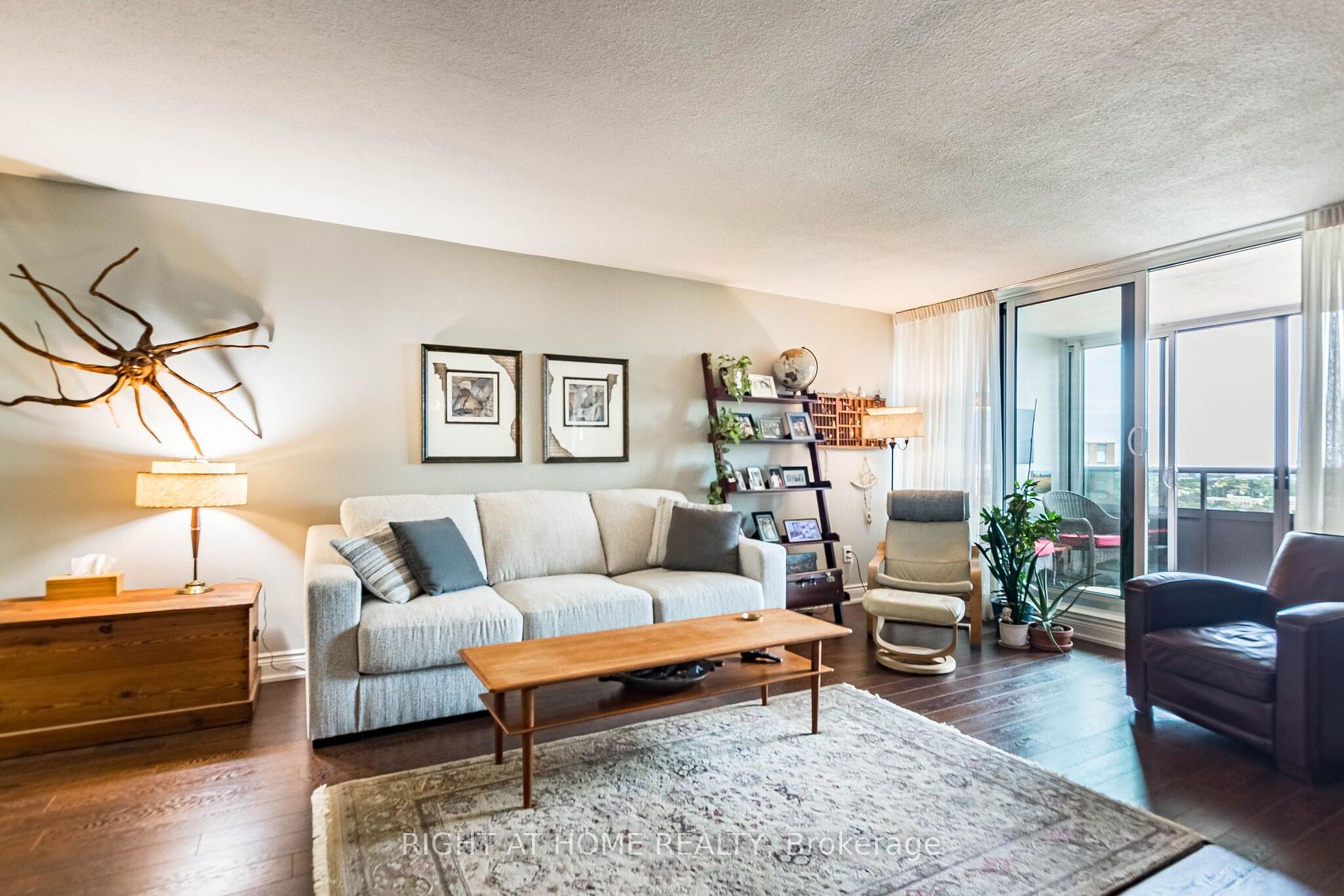 Photo 5 of Unit 2010, 627 The West Mall, Etobicoke, Eringate-Centennial-West Deane — HOMEH