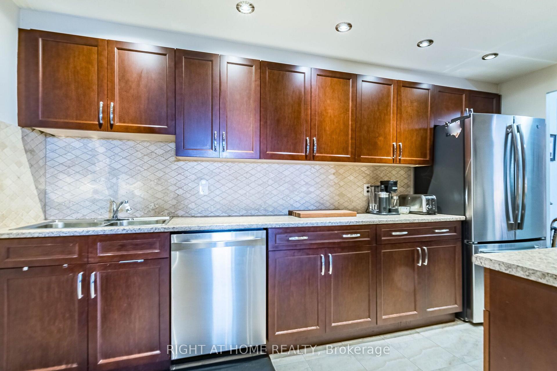 Photo 12 of Unit 2010, 627 The West Mall, Etobicoke, Eringate-Centennial-West Deane — HOMEH