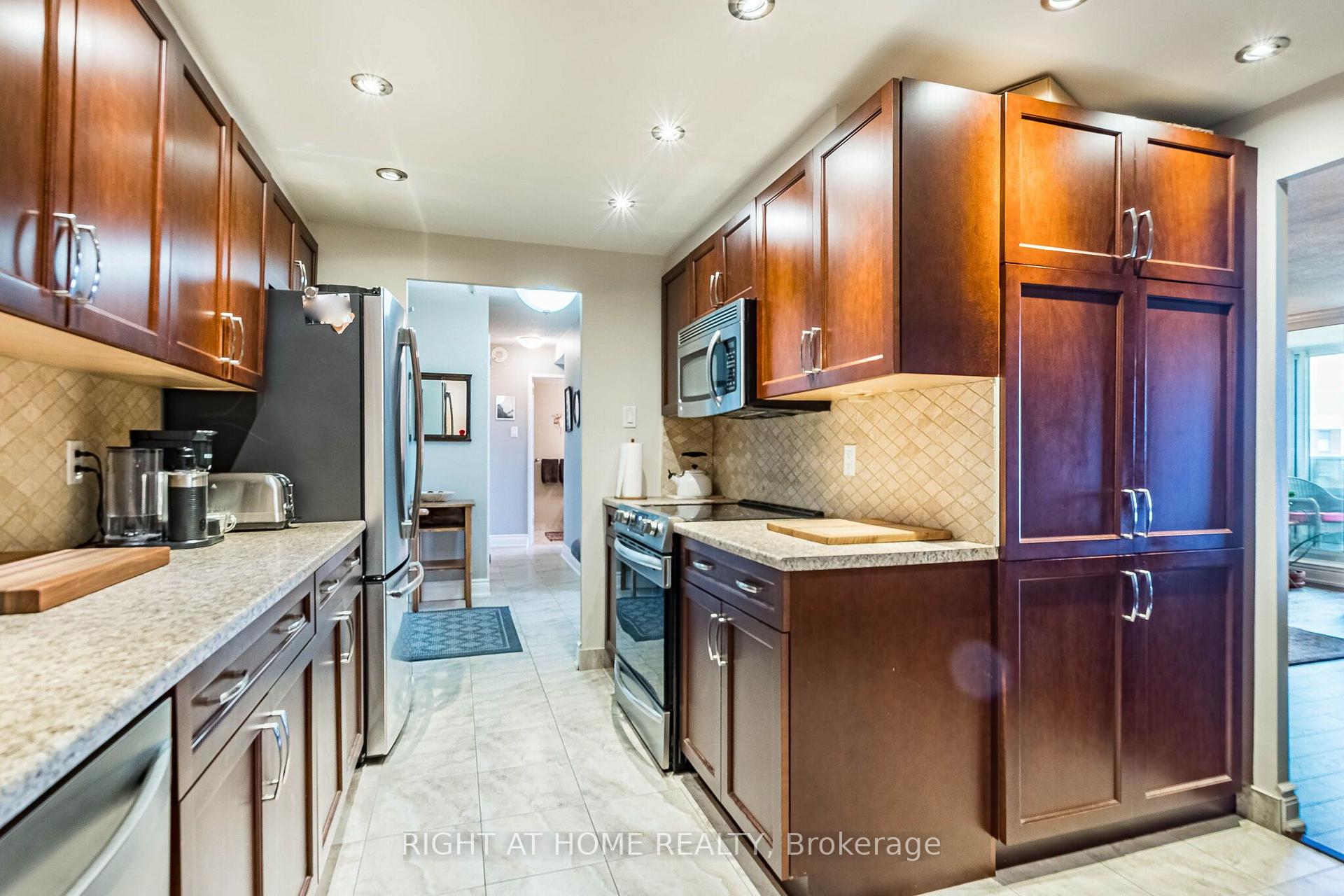 Photo 13 of Unit 2010, 627 The West Mall, Etobicoke, Eringate-Centennial-West Deane — HOMEH