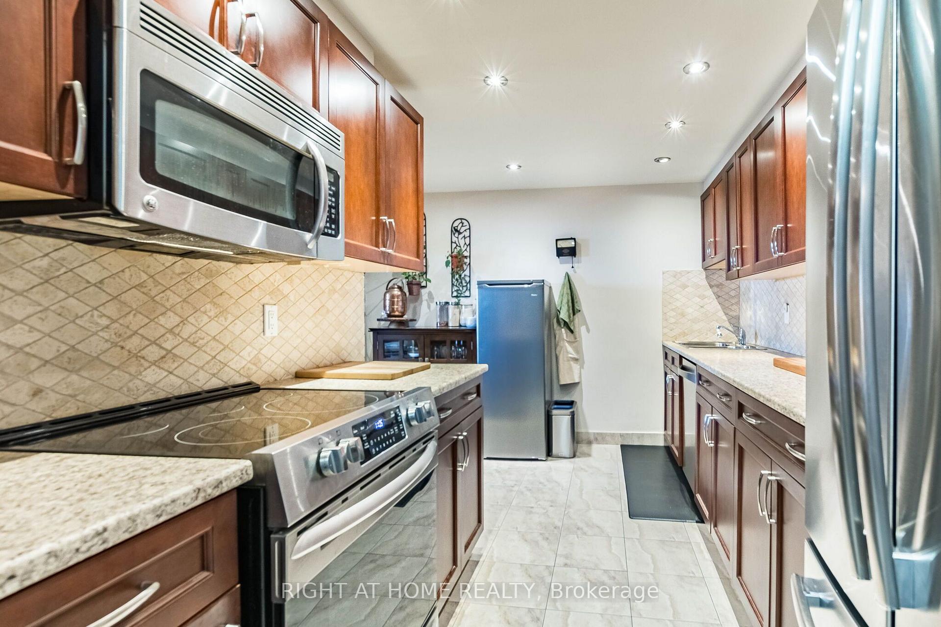 Photo 14 of Unit 2010, 627 The West Mall, Etobicoke, Eringate-Centennial-West Deane — HOMEH