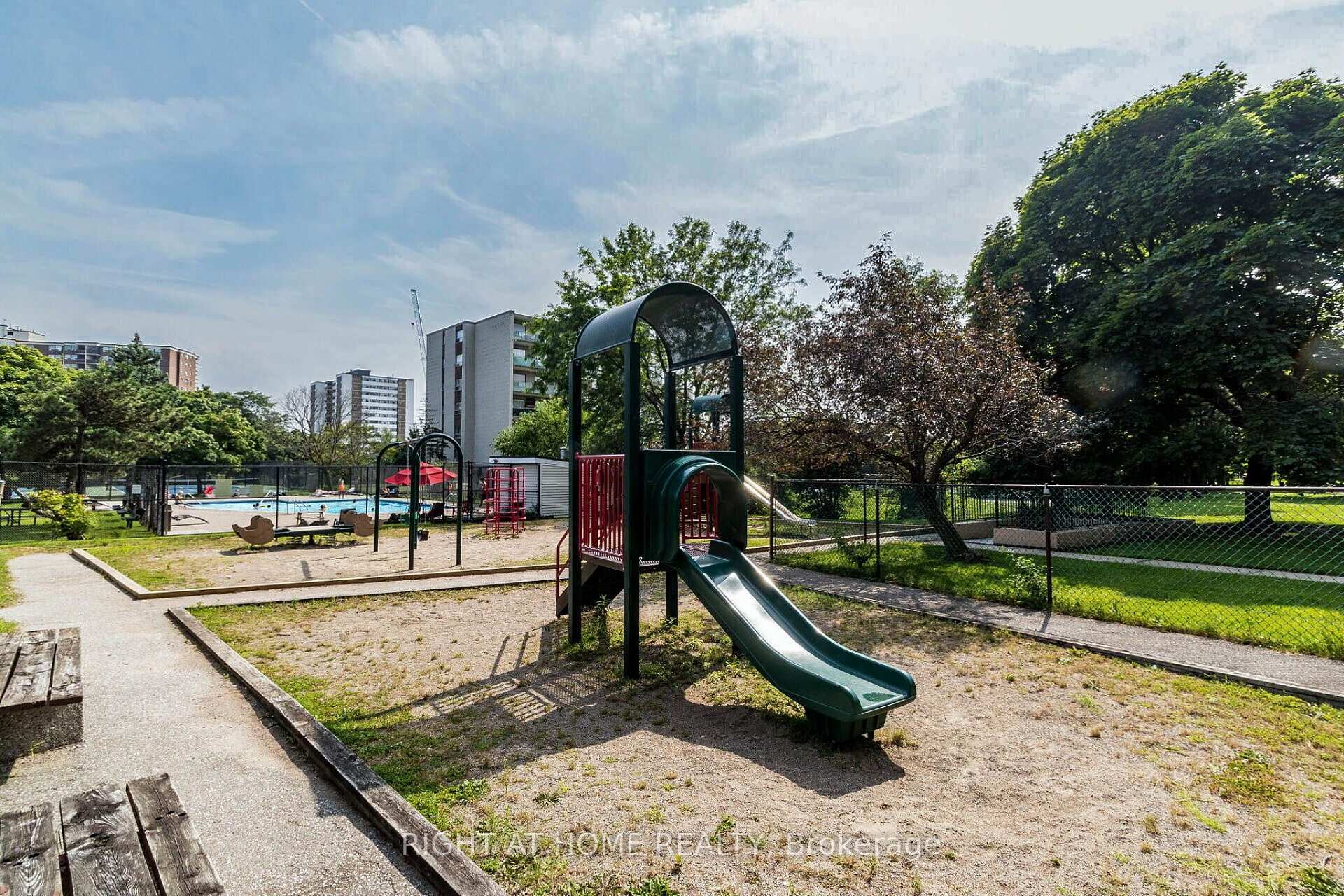 Photo 37 of Unit 2010, 627 The West Mall, Etobicoke, Eringate-Centennial-West Deane — HOMEH
