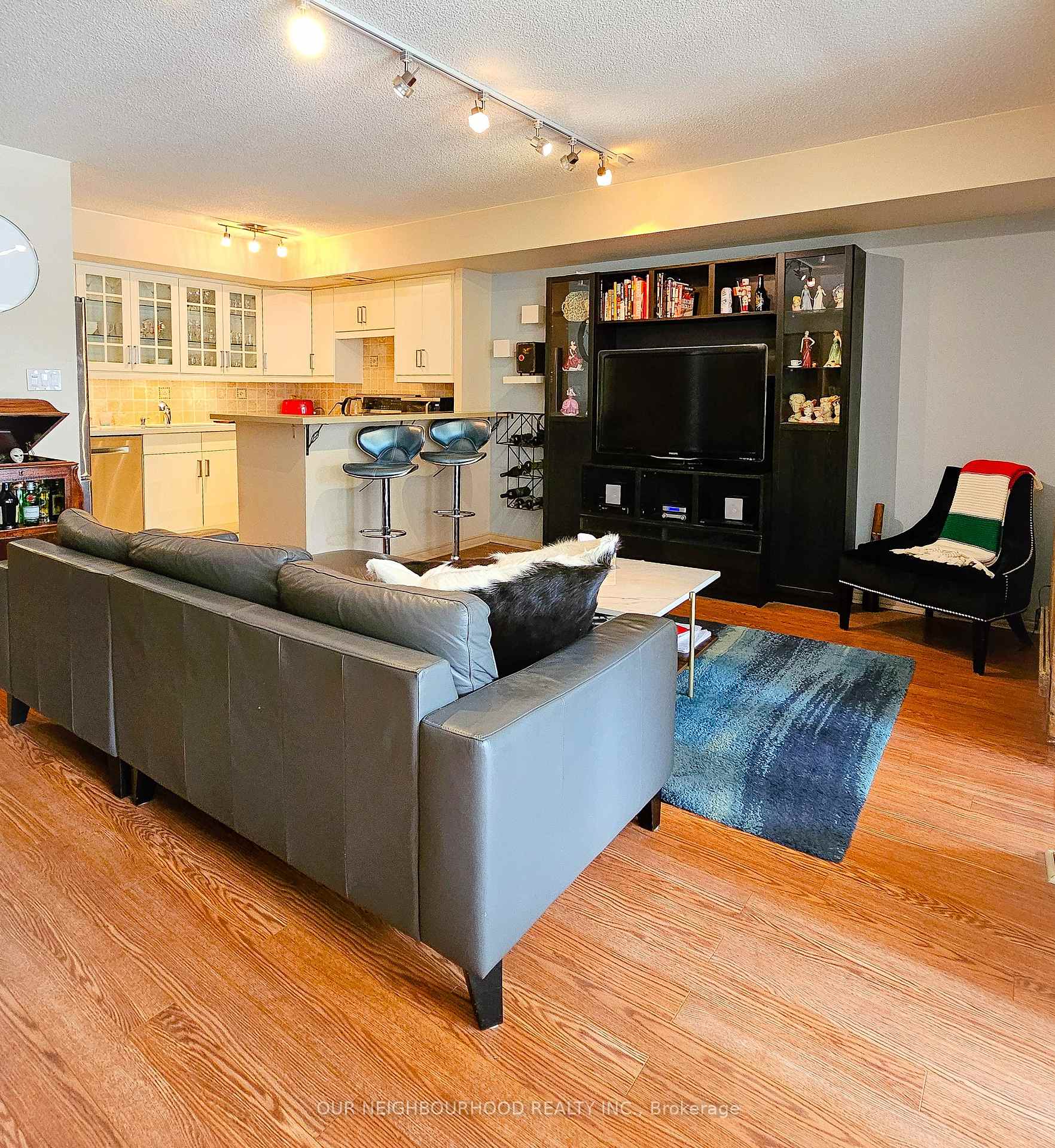 Photo 2 of Unit 601, 25 The Esplanade, Toronto, Waterfront Communities — HOMEH