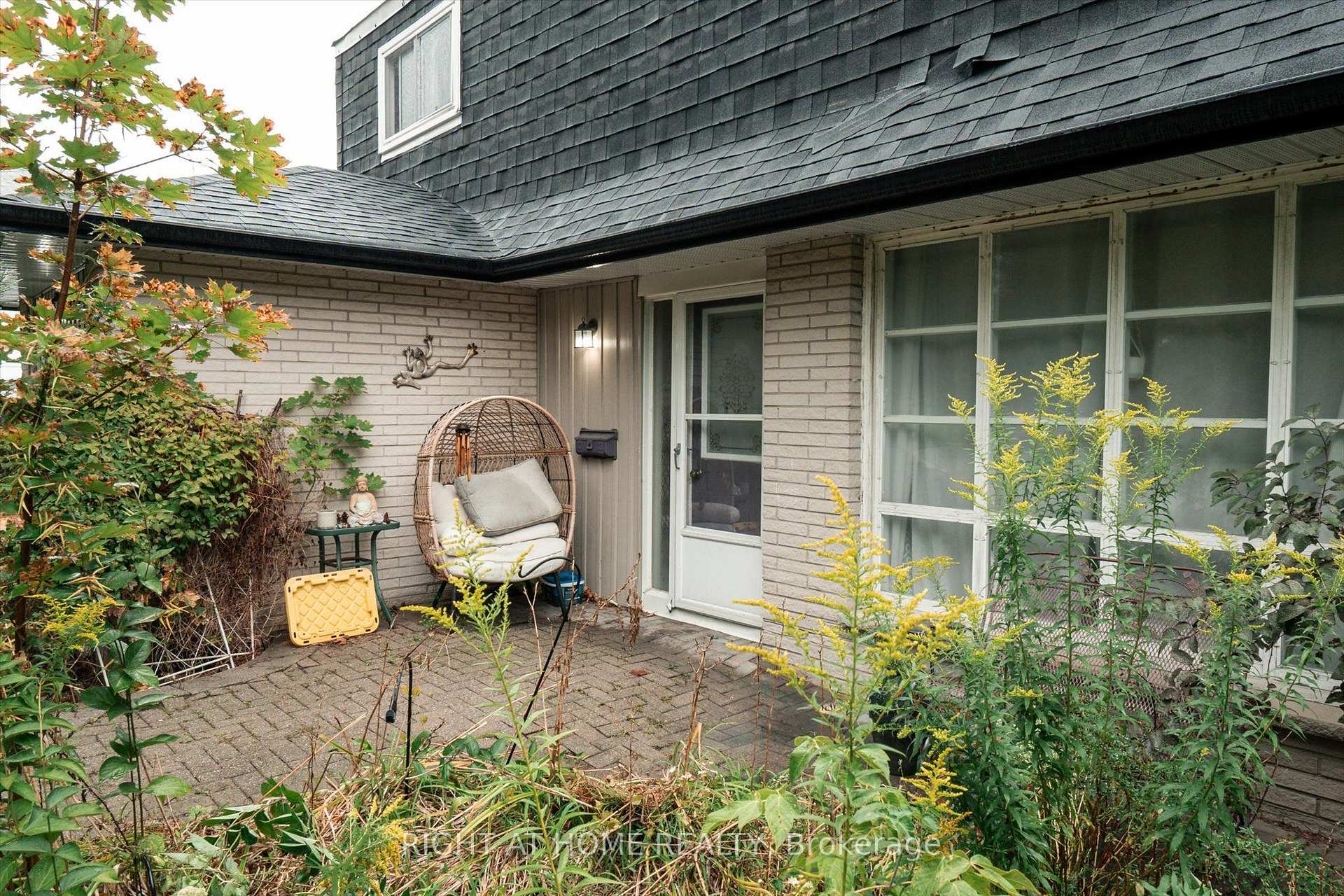 Photo 3 of 701 Central Park Boulevard N, Oshawa, Centennial — HOMEH