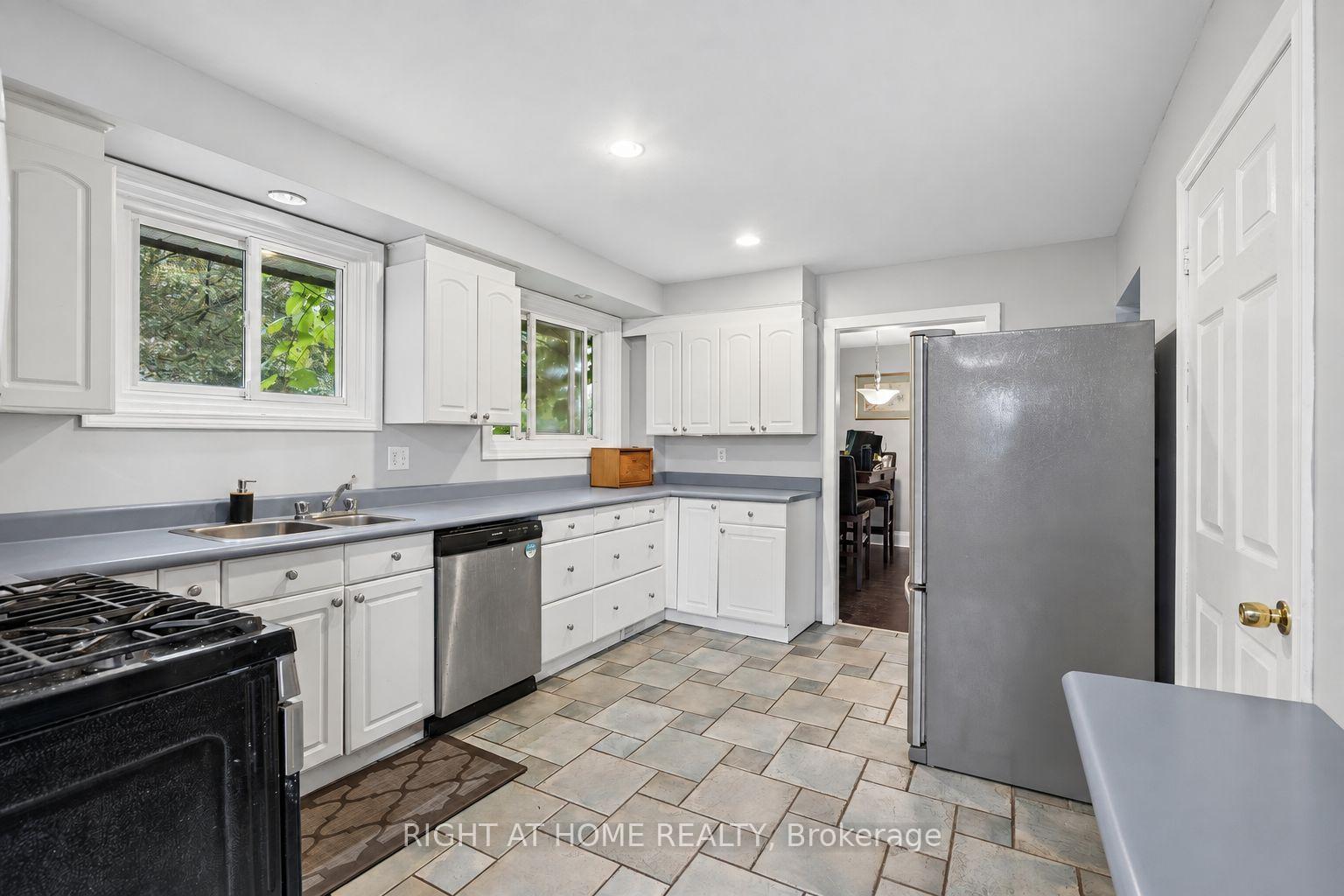 Photo 8 of 701 Central Park Boulevard N, Oshawa, Centennial — HOMEH