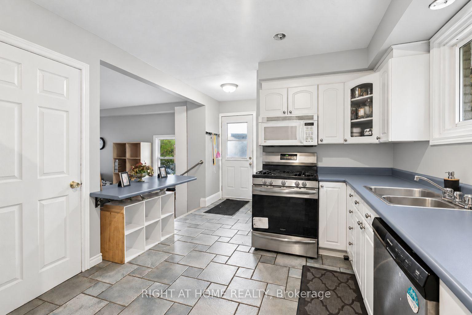 Photo 10 of 701 Central Park Boulevard N, Oshawa, Centennial — HOMEH