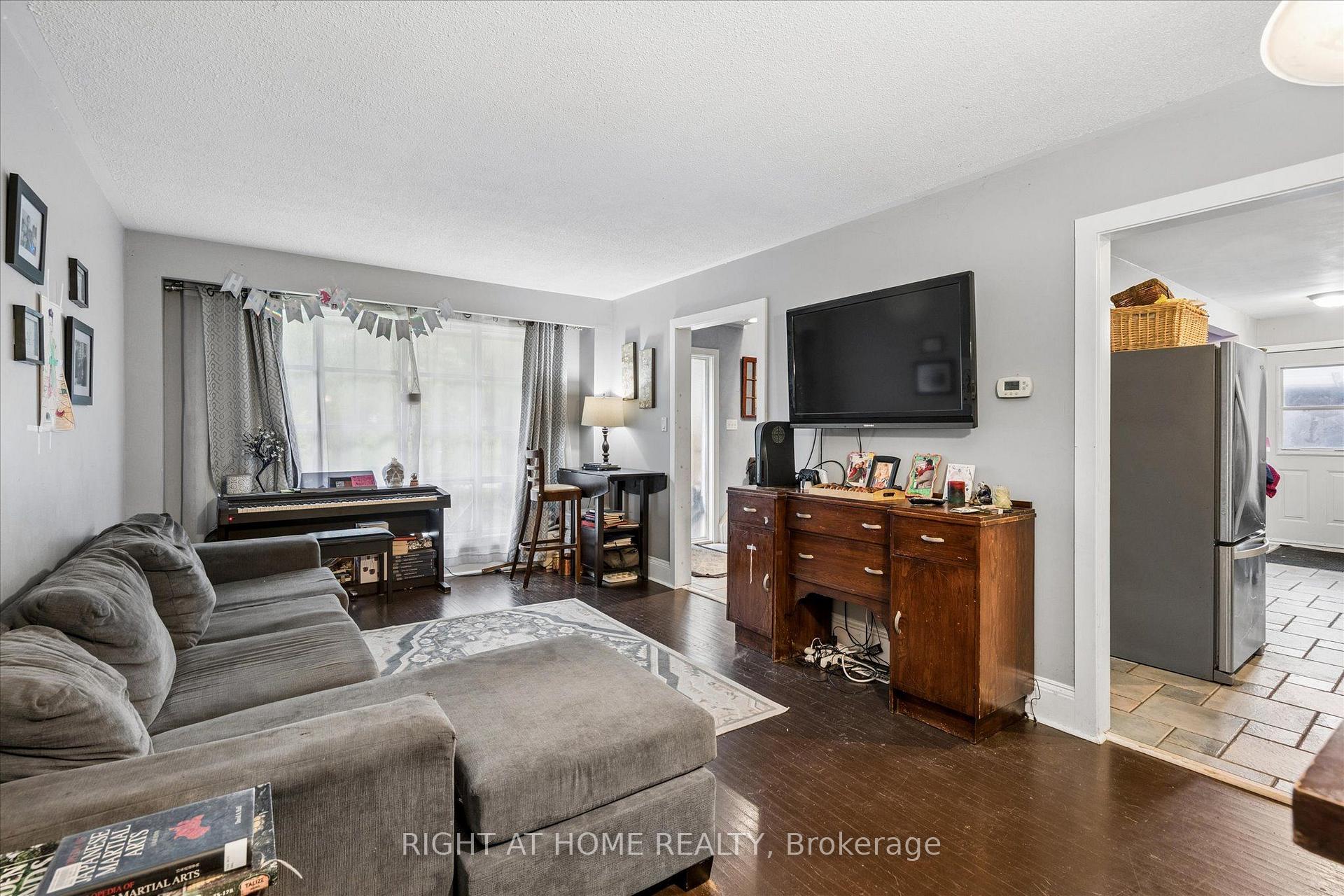 Photo 19 of 701 Central Park Boulevard N, Oshawa, Centennial — HOMEH