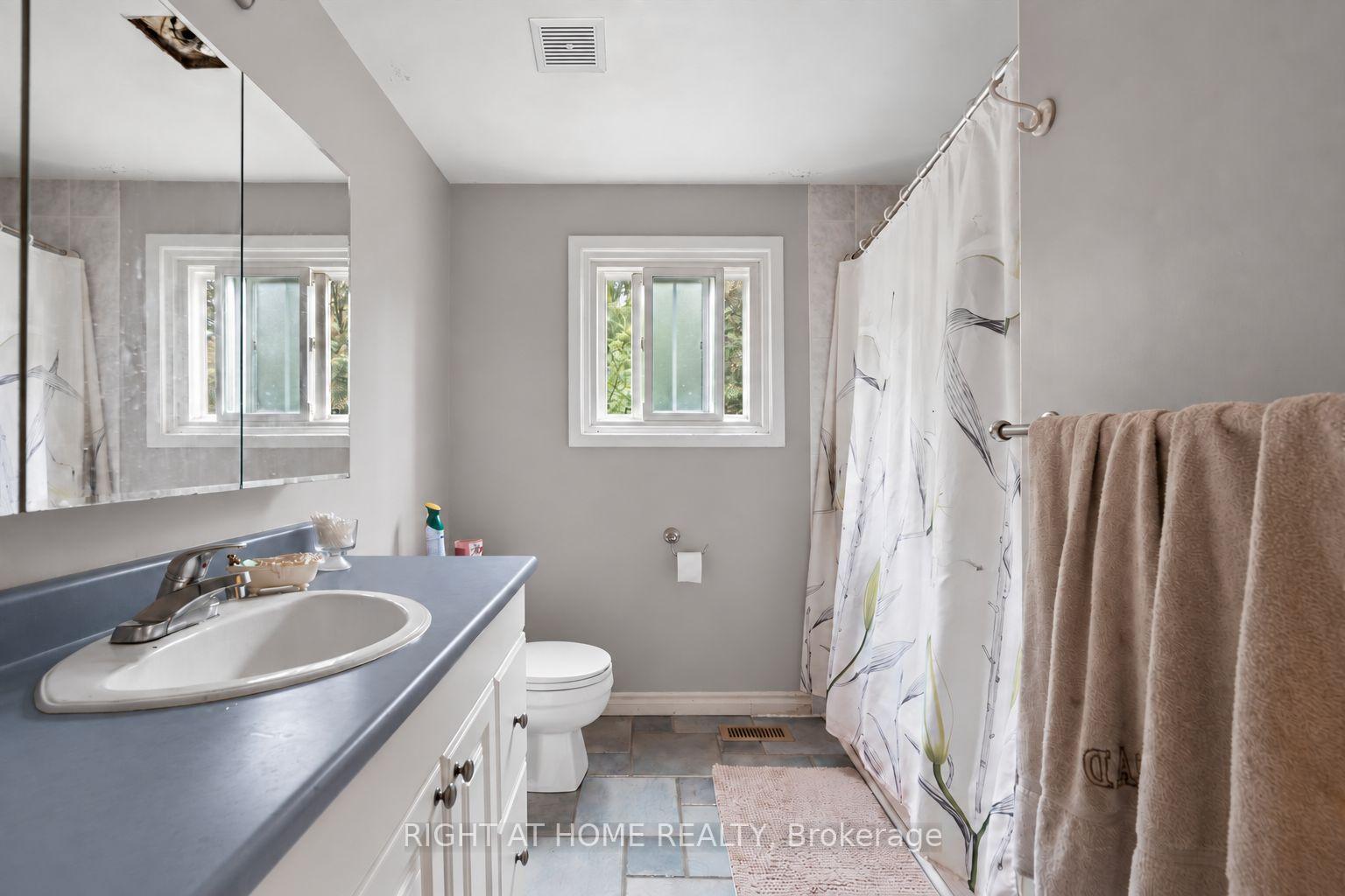 Photo 31 of 701 Central Park Boulevard N, Oshawa, Centennial — HOMEH