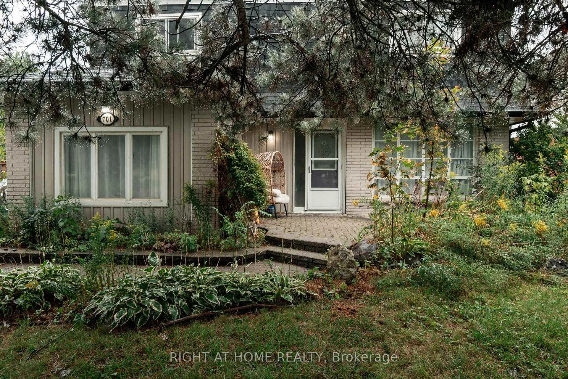 Photo 2 of 701 Central Park Boulevard N, Oshawa, Centennial — HOMEH