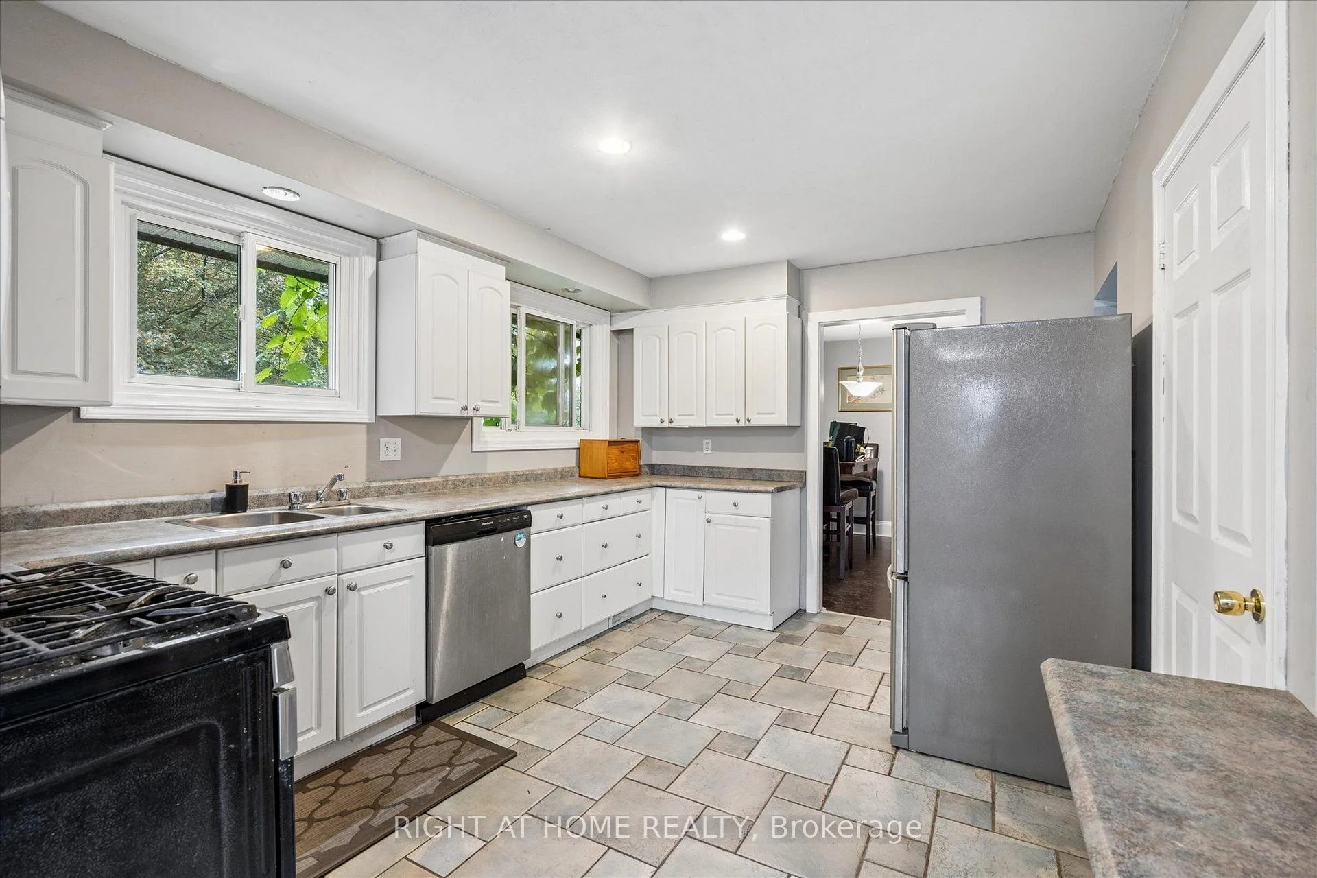 Photo 17 of 701 Central Park Boulevard N, Oshawa, Centennial — HOMEH