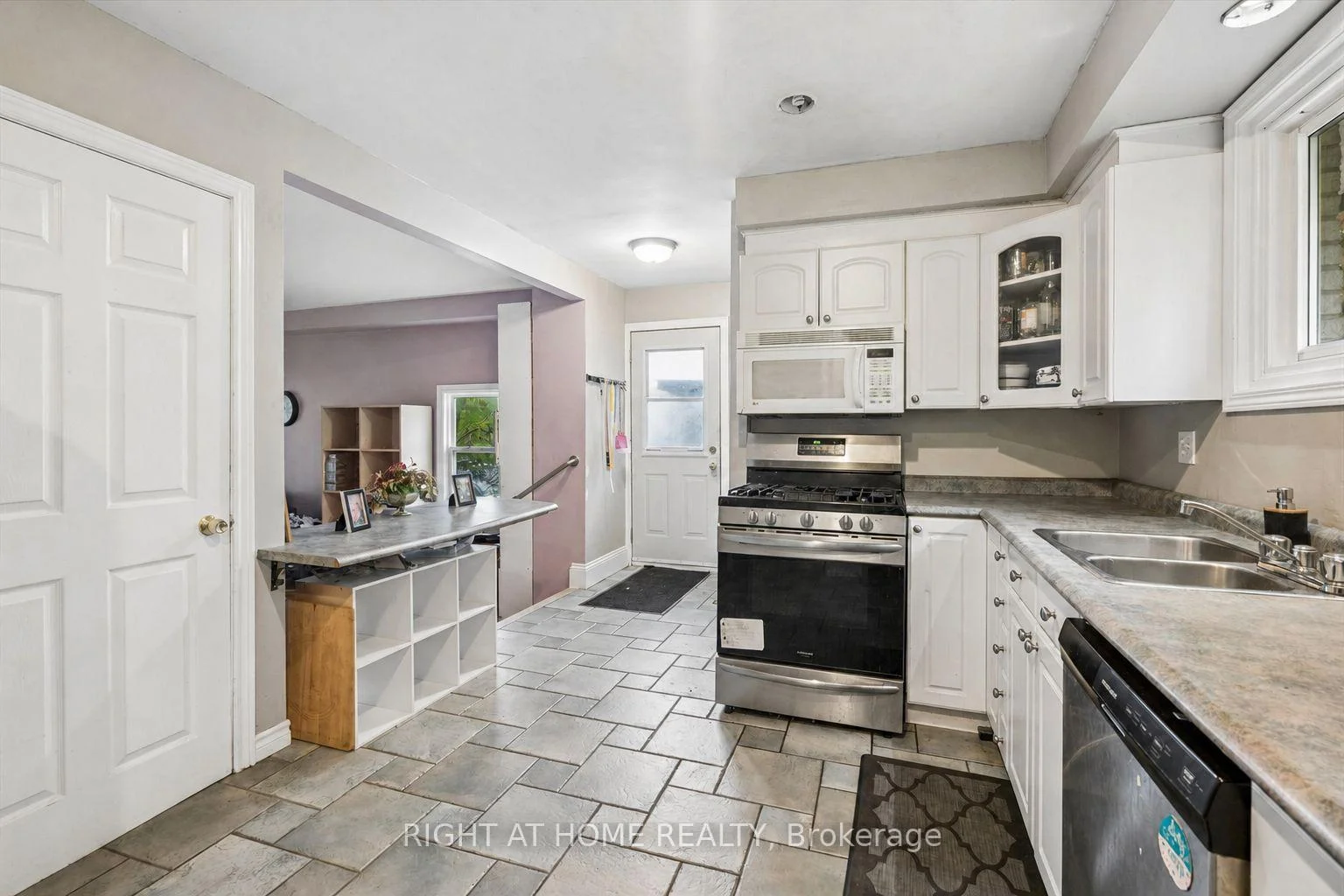 Photo 20 of 701 Central Park Boulevard N, Oshawa, Centennial — HOMEH