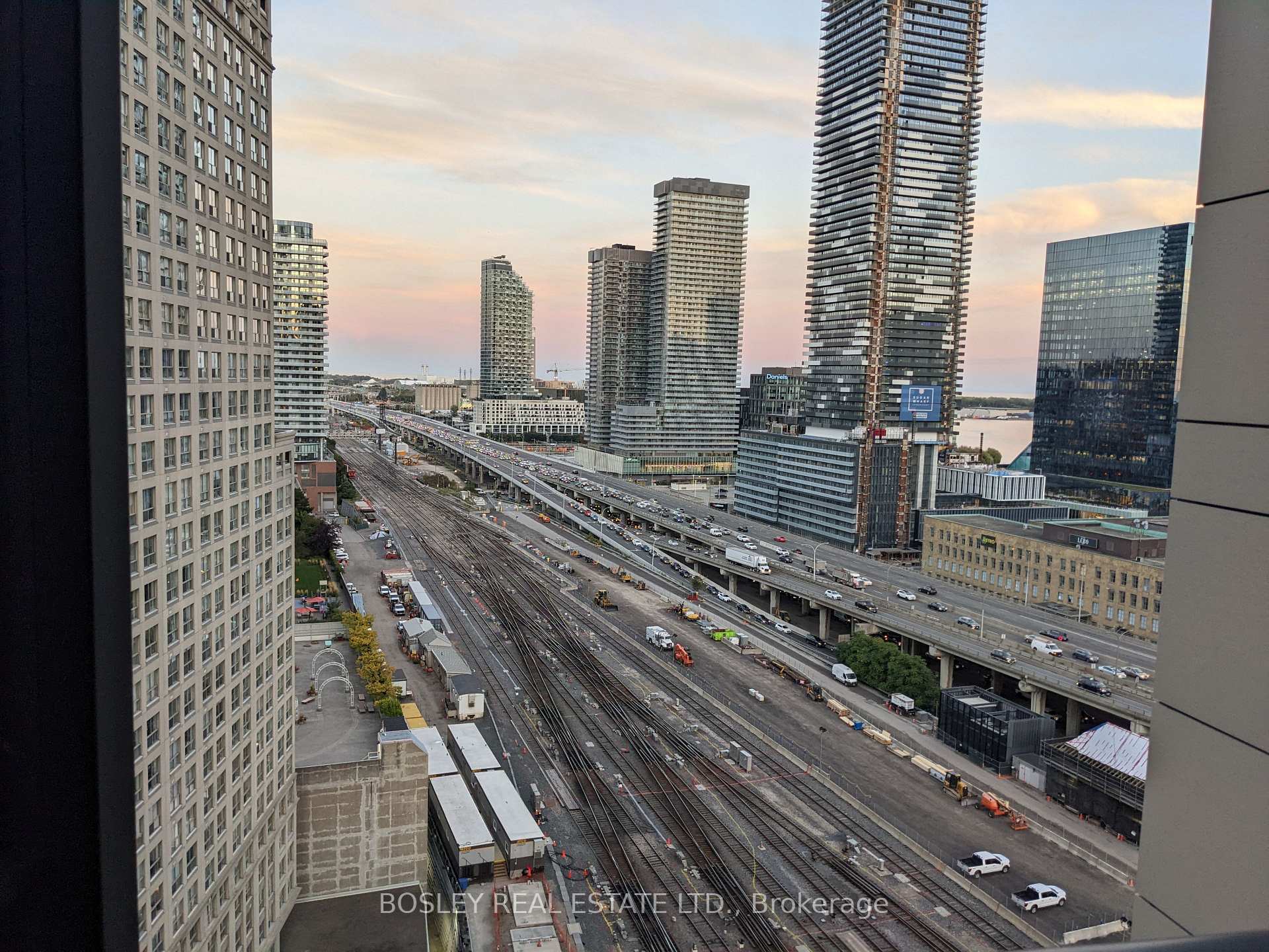 Photo 13 of Unit 1806, 1 The Esplanade Avenue, Toronto, Waterfront Communities — HOMEH