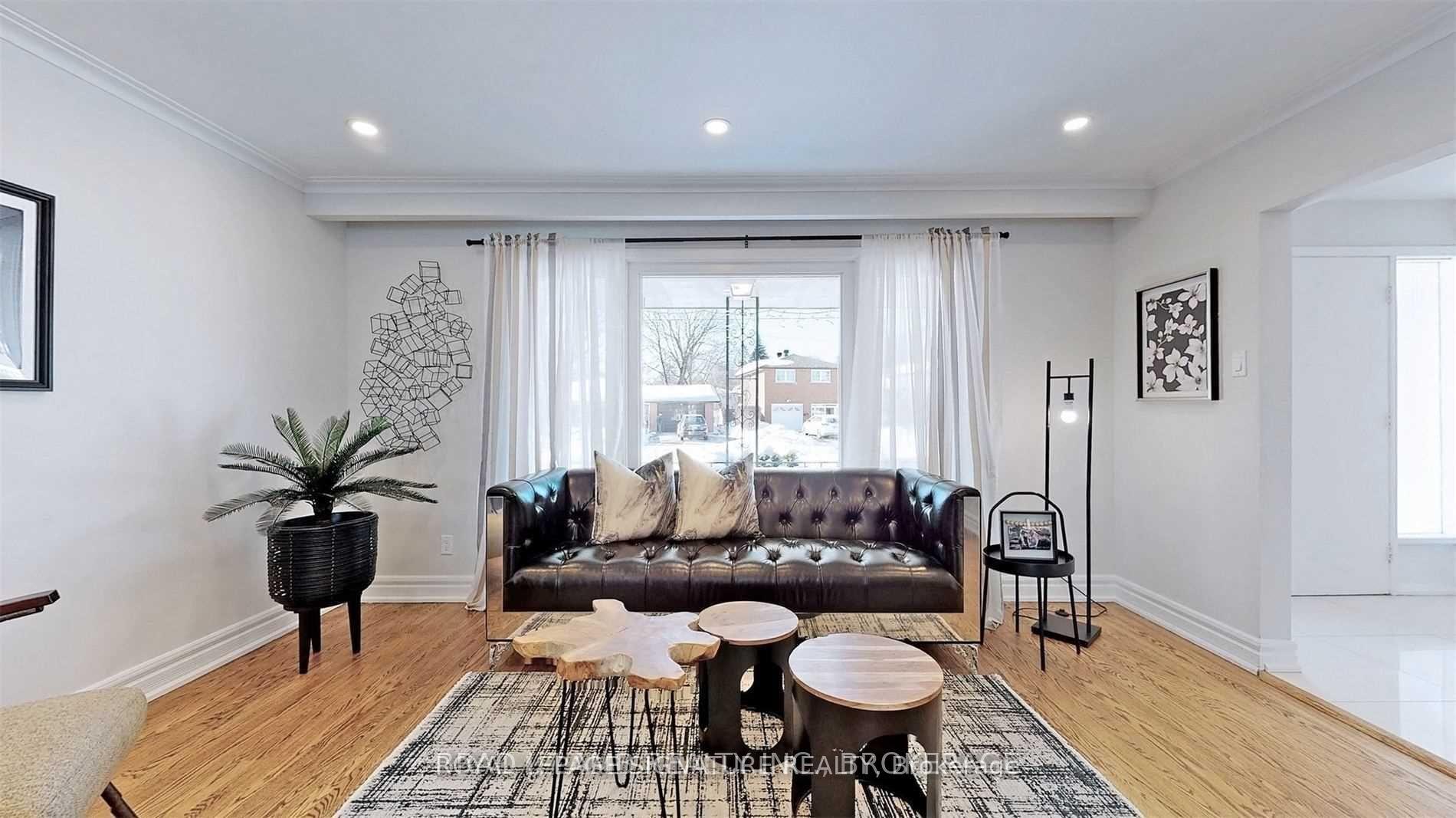 Photo 4 of Unit Upper, 17 Baroness Crescent, North York, Don Valley Village — HOMEH