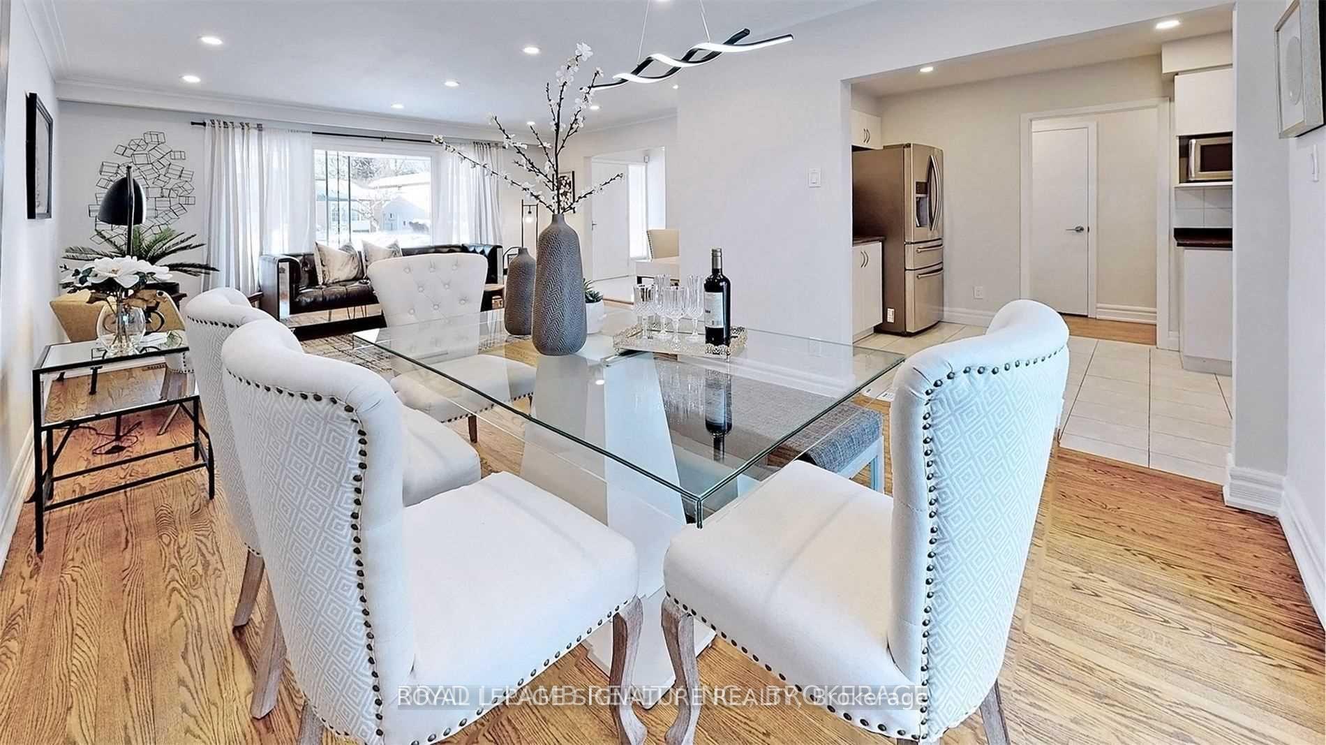 Photo 11 of Unit Upper, 17 Baroness Crescent, North York, Don Valley Village — HOMEH