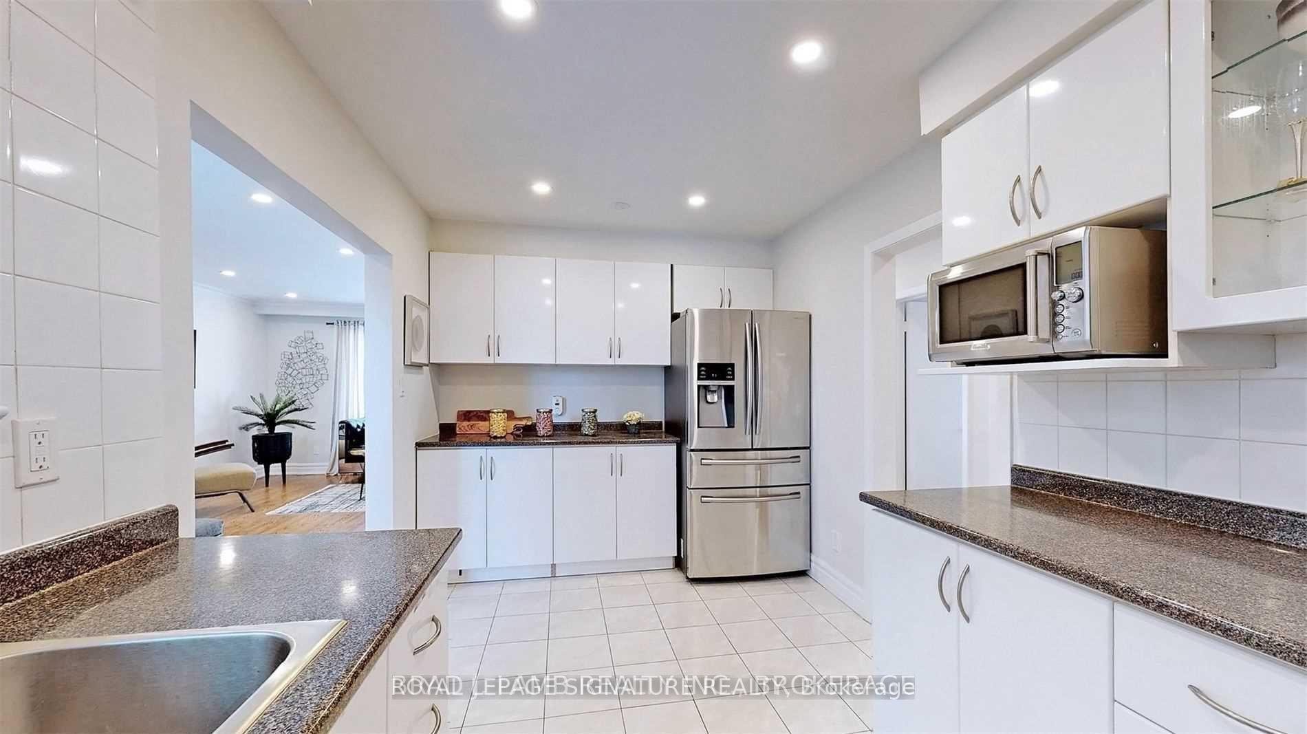 Photo 16 of Unit Upper, 17 Baroness Crescent, North York, Don Valley Village — HOMEH
