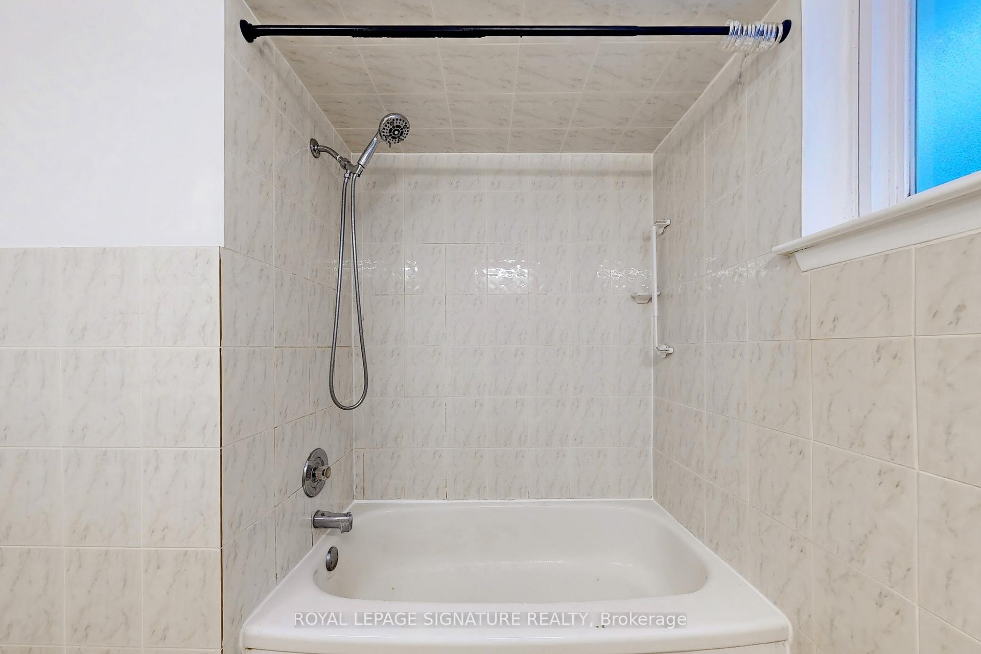 Photo 22 of Unit Upper, 17 Baroness Crescent, North York, Don Valley Village — HOMEH