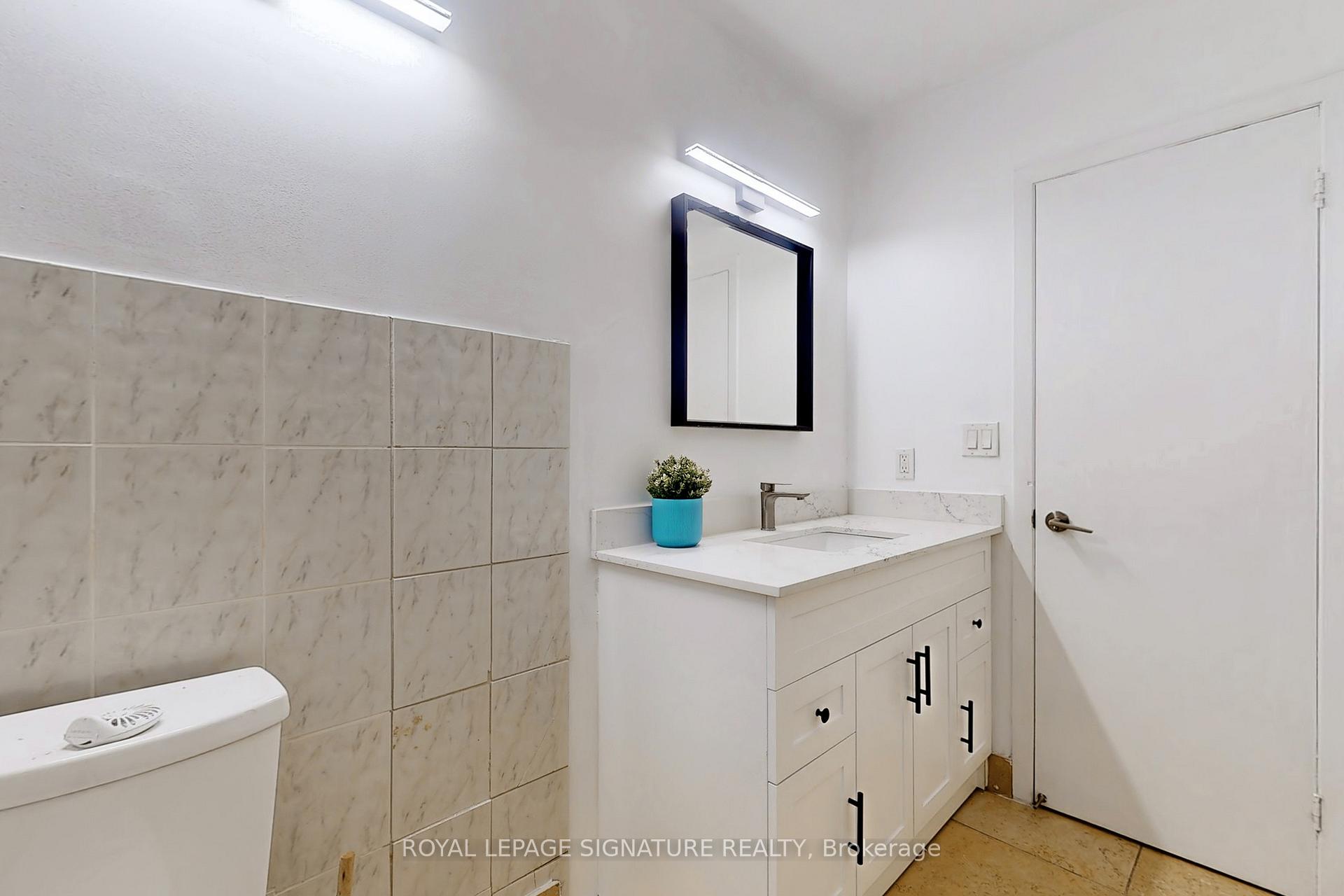 Photo 23 of Unit Upper, 17 Baroness Crescent, North York, Don Valley Village — HOMEH