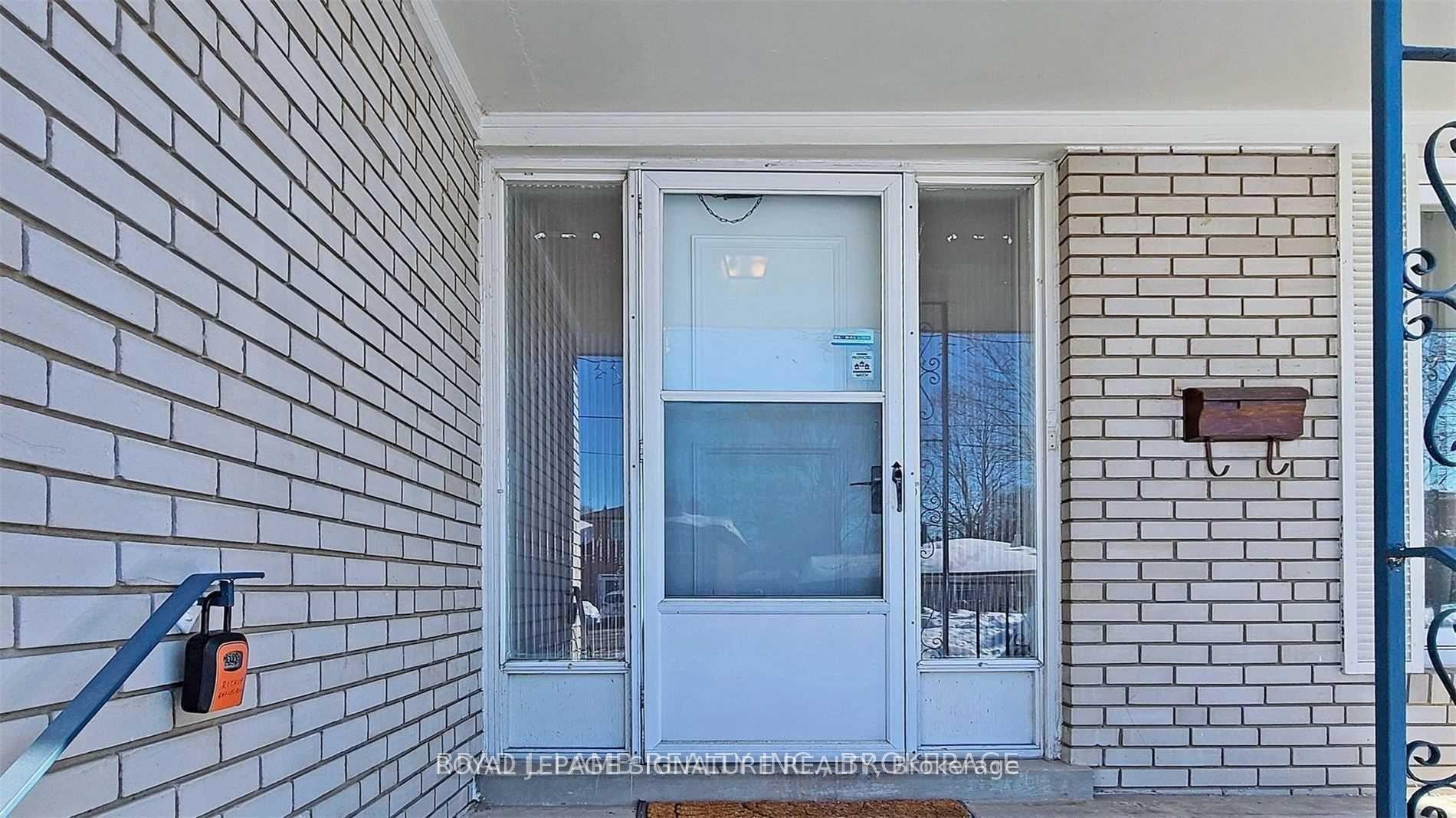 Photo 39 of Unit Upper, 17 Baroness Crescent, North York, Don Valley Village — HOMEH