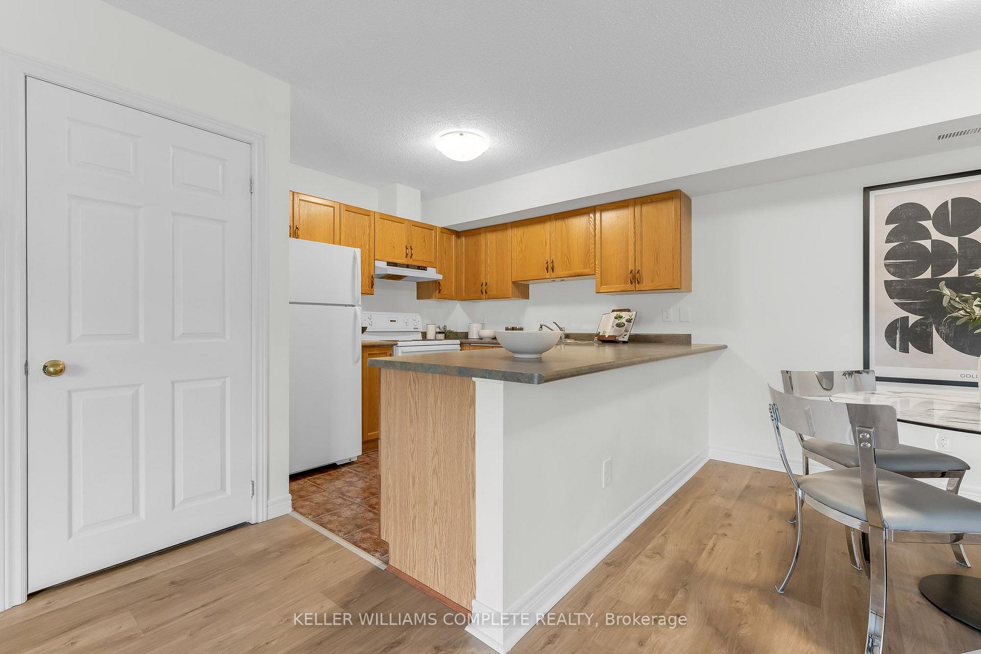 Photo 7 of Unit 601, 4140 Foxwood Drive, Burlington, Tansley — HOMEH