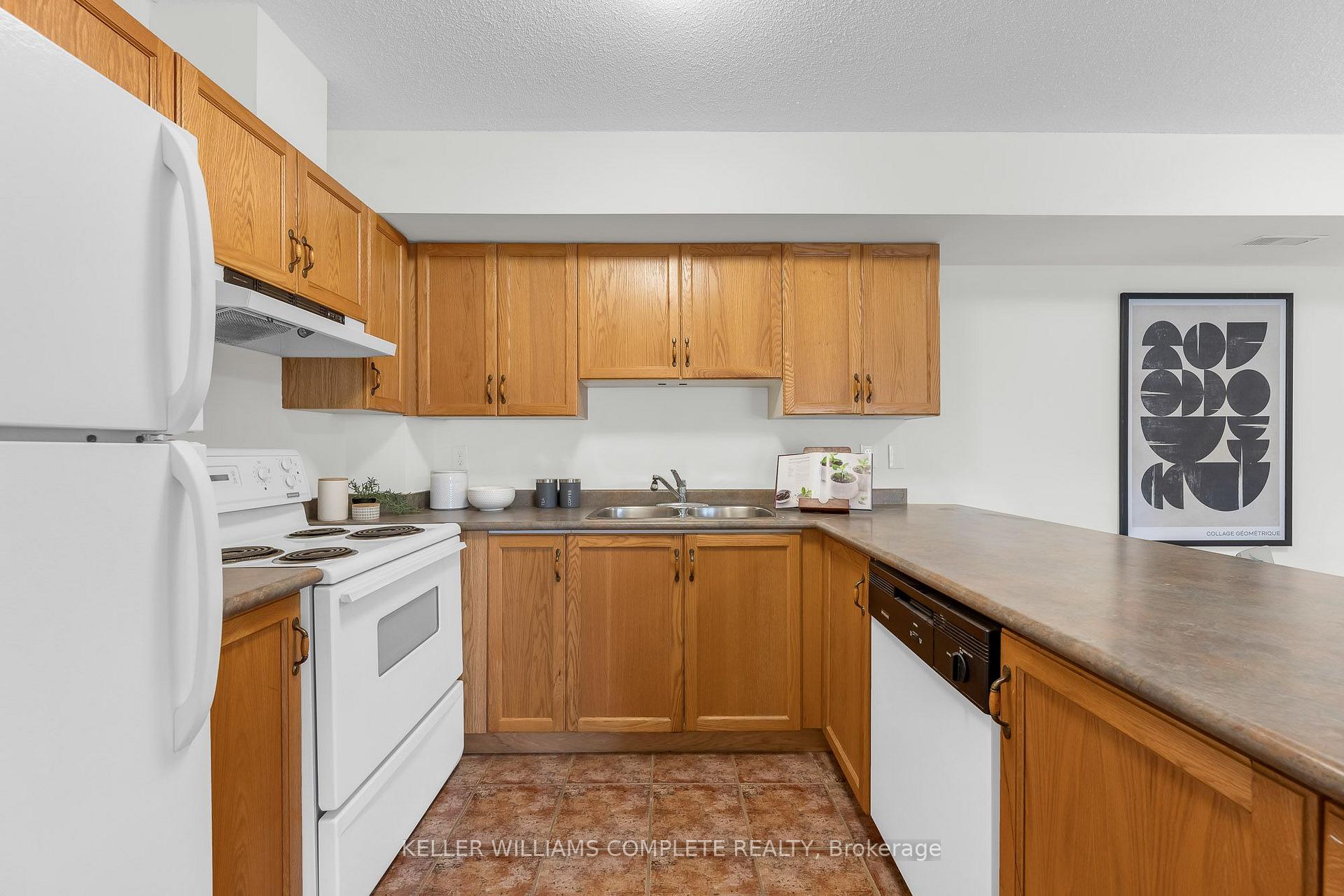 Photo 6 of Unit 601, 4140 Foxwood Drive, Burlington, Tansley — HOMEH