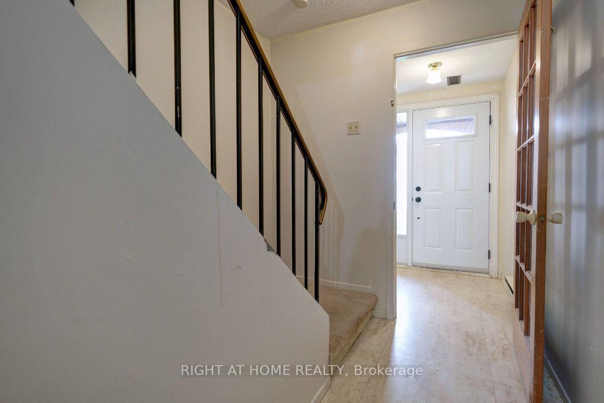 Photo 4 of Unit 33, 23 Lightfoot Place, Ottawa, Kanata - Katimavik — HOMEH