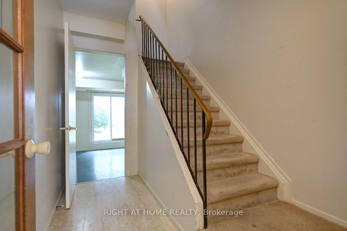 Photo 5 of Unit 33, 23 Lightfoot Place, Ottawa, Kanata - Katimavik — HOMEH