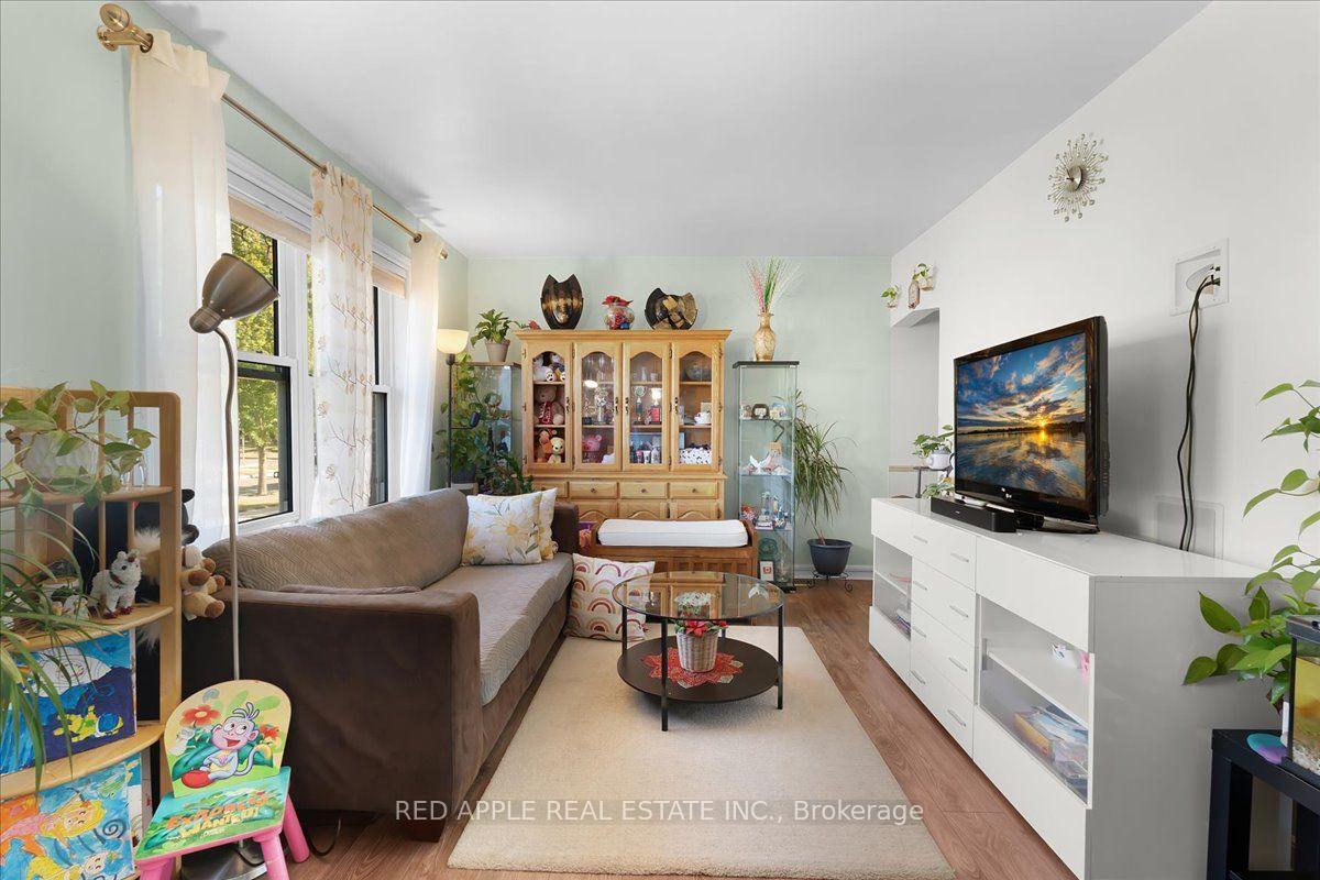 Photo 6 of 10 Armstrong Avenue, Hamilton, McQuesten — HOMEH
