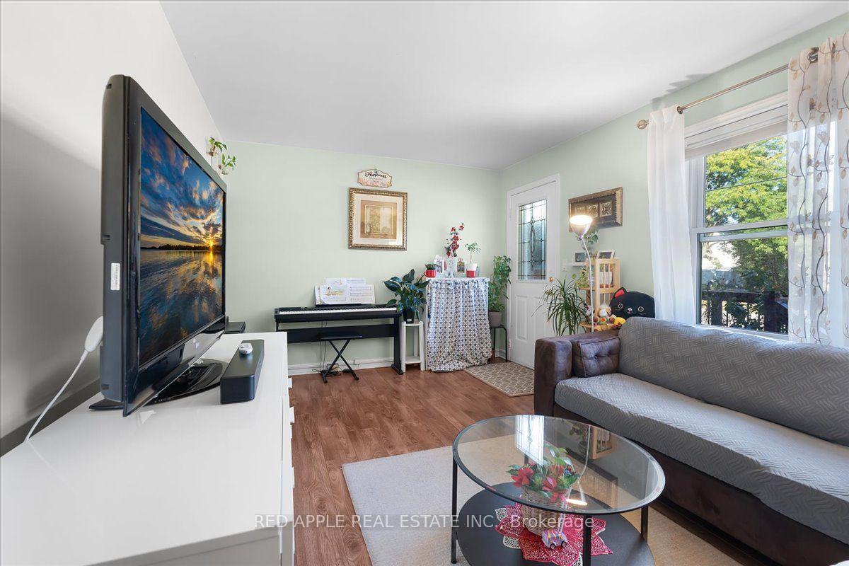 Photo 7 of 10 Armstrong Avenue, Hamilton, McQuesten — HOMEH