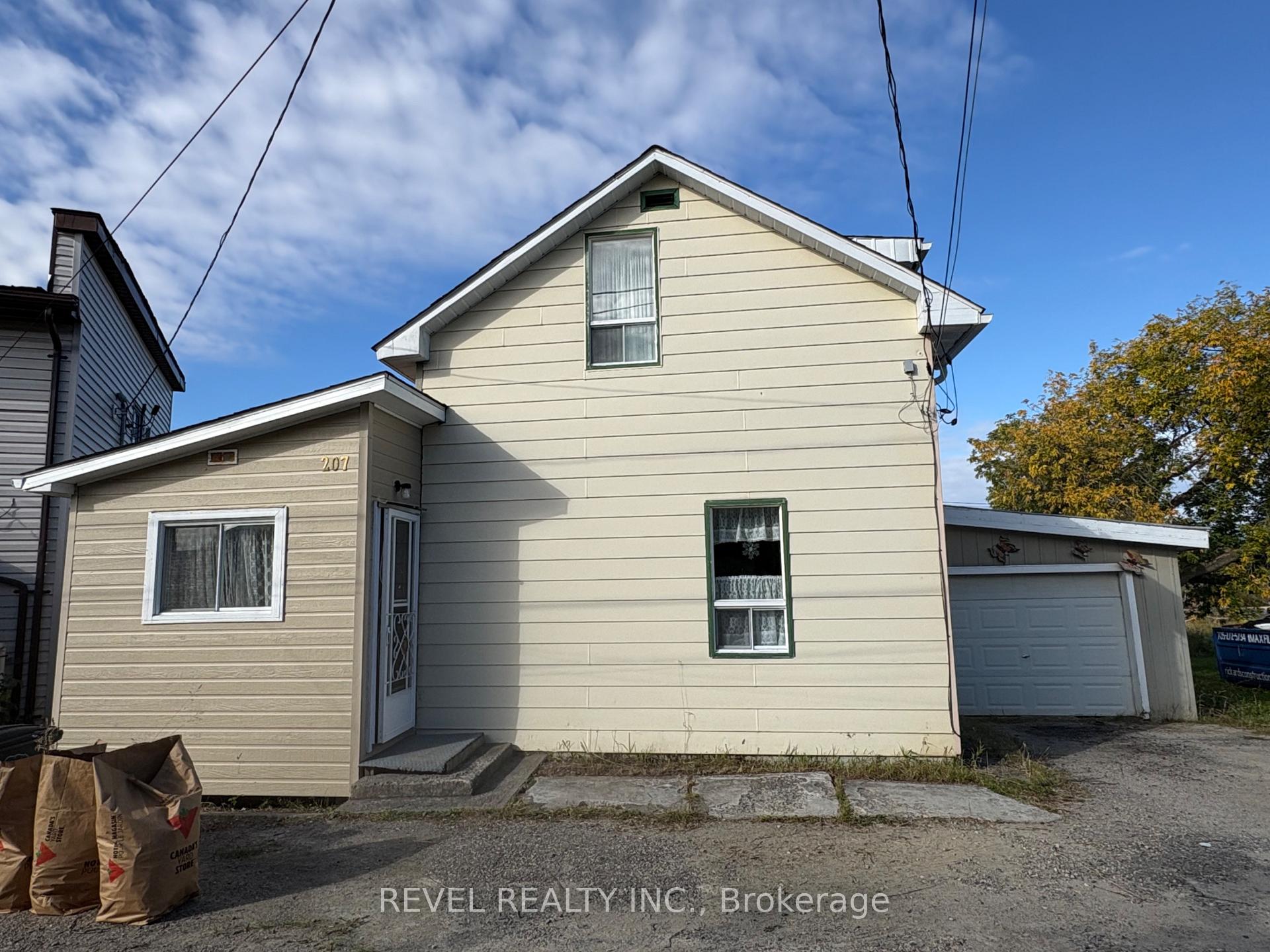 Photo 2 of 207 Co-op Lane, Cochrane — HOMEH