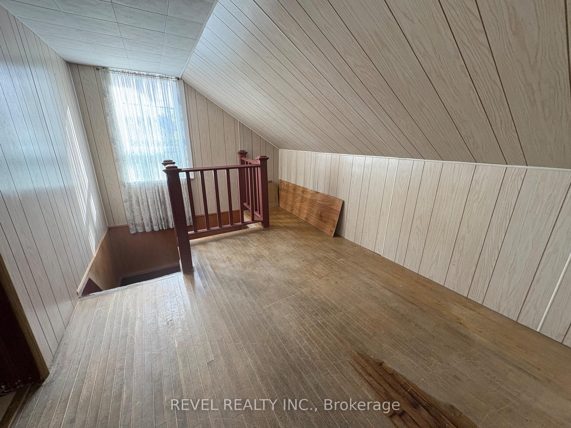Photo 9 of 207 Co-op Lane, Cochrane — HOMEH