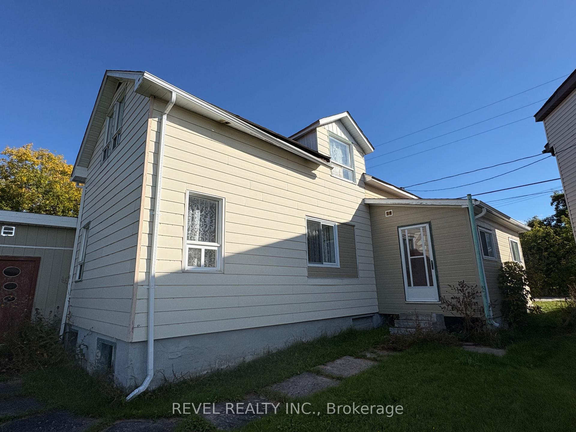 Photo 23 of 207 Co-op Lane, Cochrane — HOMEH