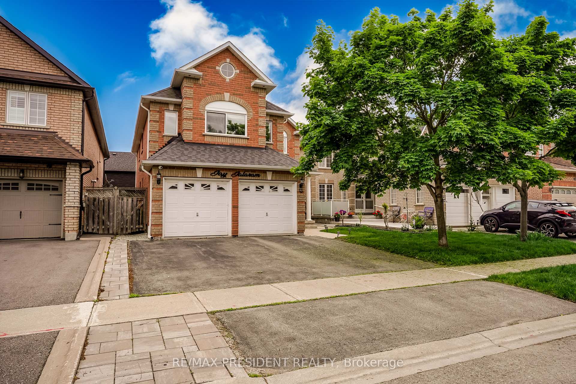 Photo 2 of 13 Tarquini Crescent, Caledon, Bolton West — HOMEH