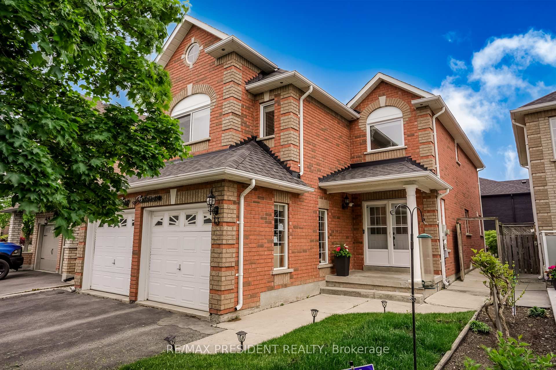 Photo 3 of 13 Tarquini Crescent, Caledon, Bolton West — HOMEH