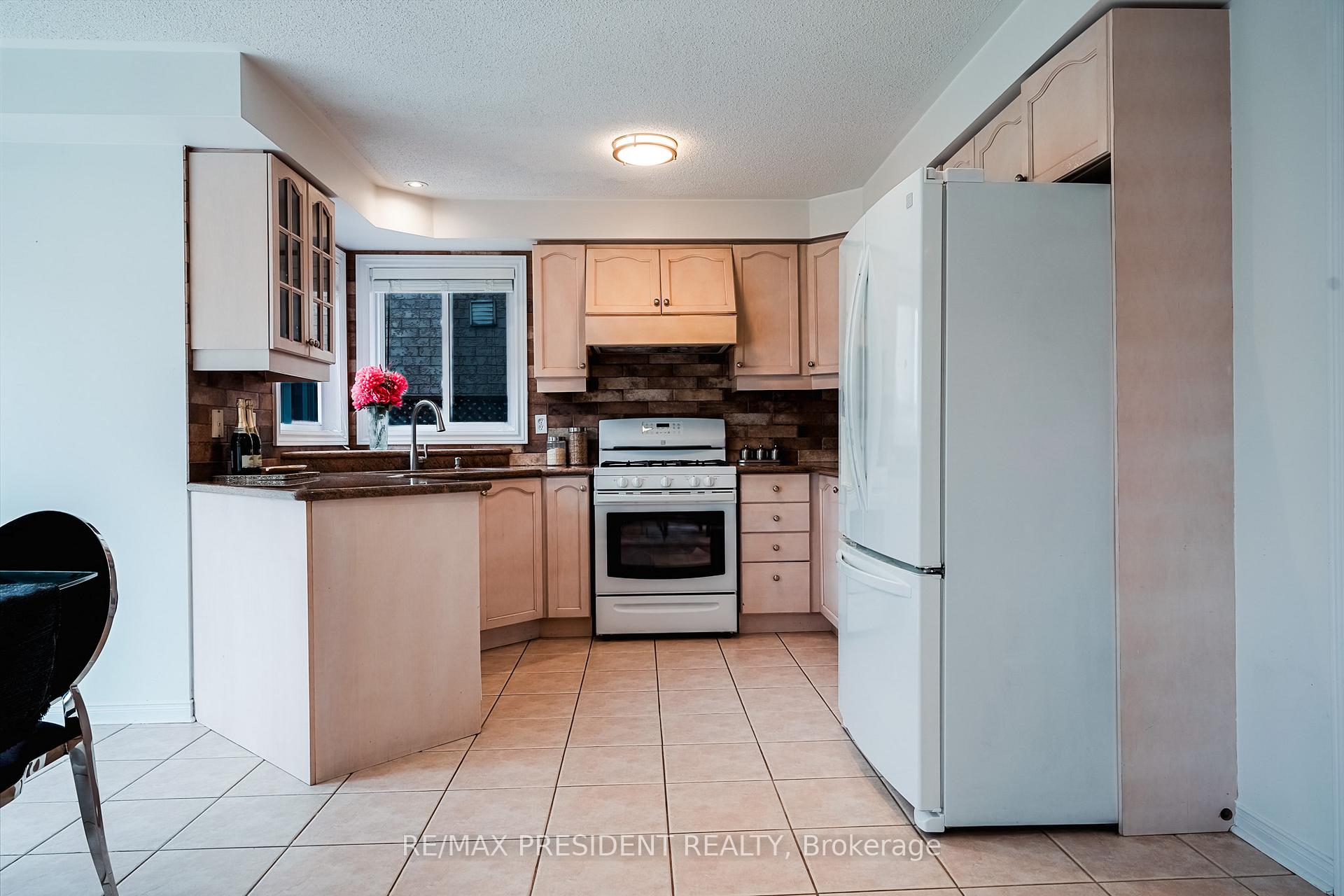 Photo 27 of 13 Tarquini Crescent, Caledon, Bolton West — HOMEH